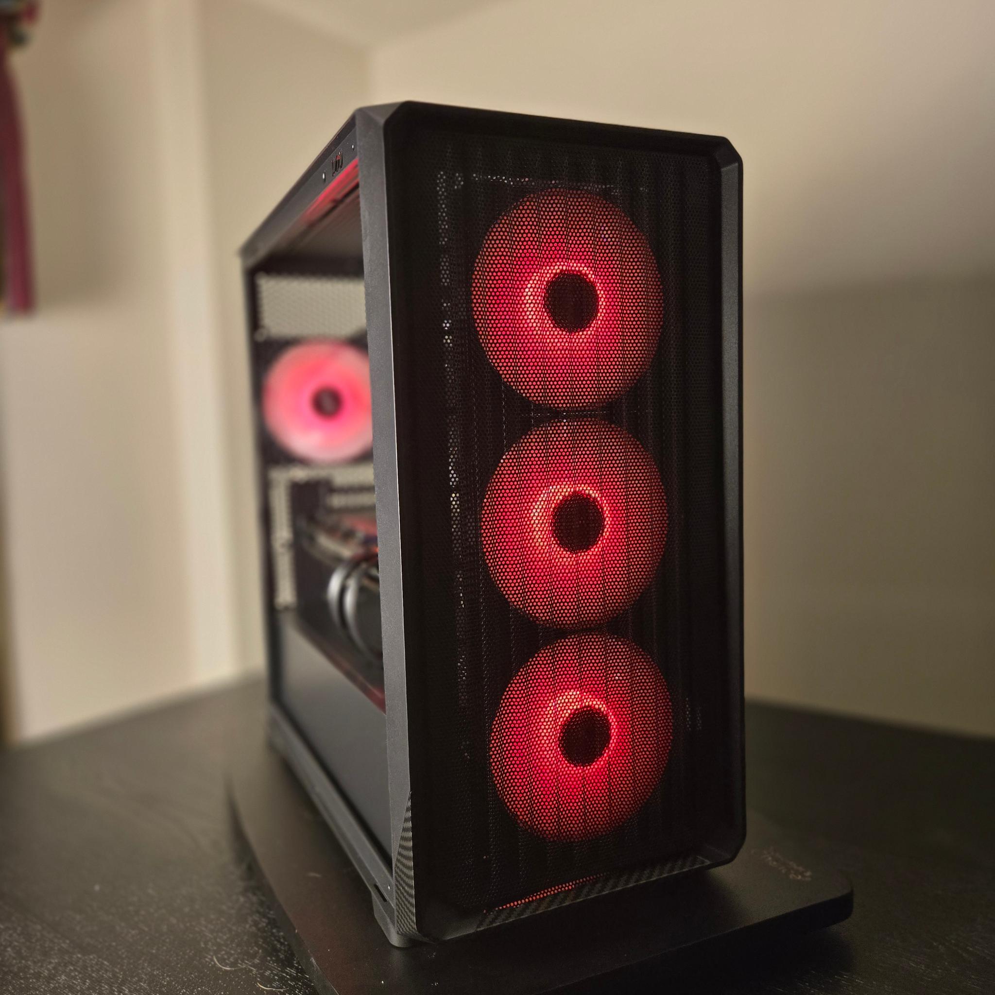 RX 5700 XT | Ryzen 5 5500 | 16gb DDR4 | 512gb Storage👏🏽