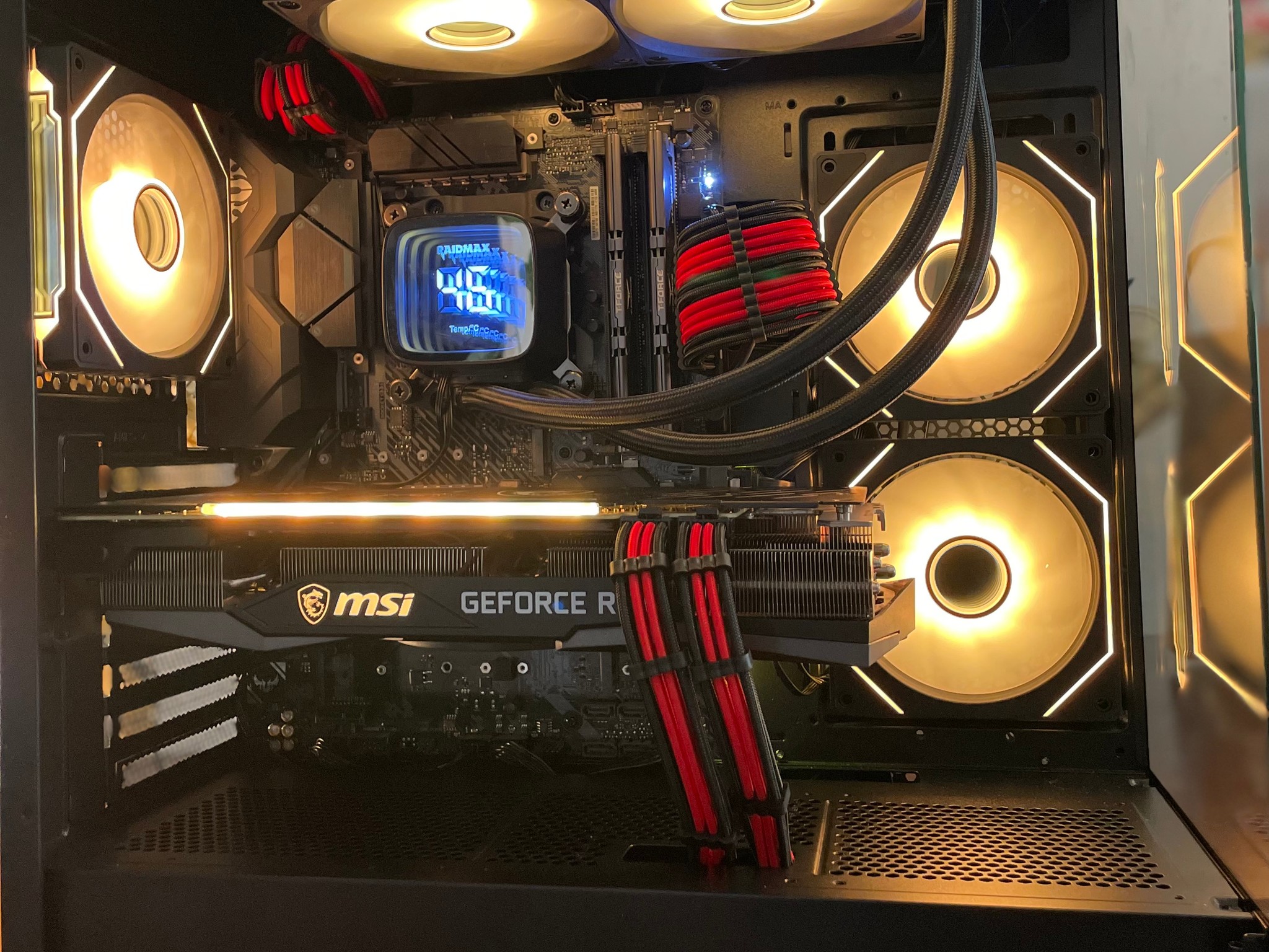 Gaming PC / | GEFORCE 3070 | Ryzen 5 | 32GB RAM | WINDOWS 11 pro | WiFi and Bluetooth