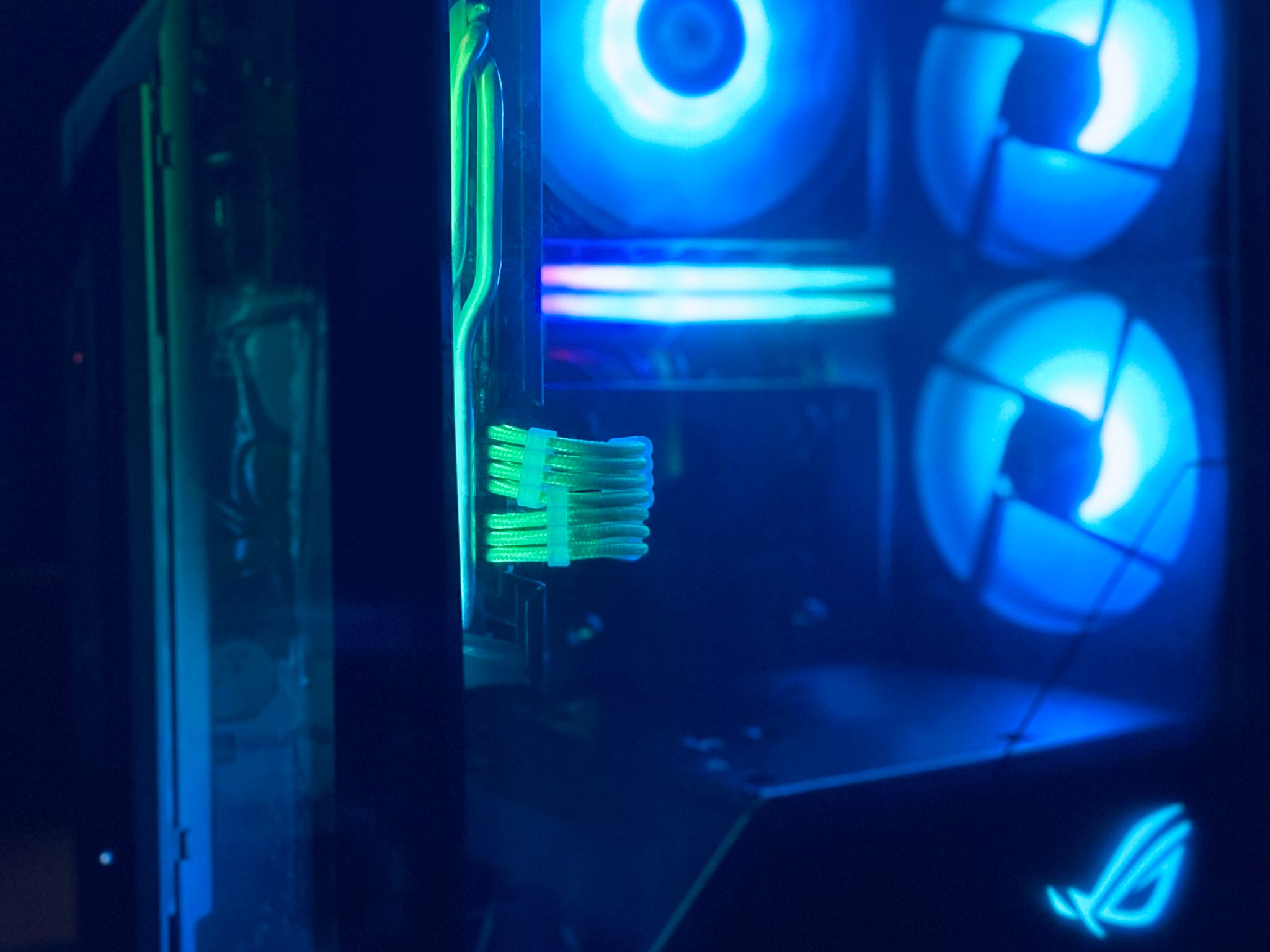 ASUS ROG-Z11 🥷|RX 5700XT| I7-6800K(6-c/12-t)| 16GB Warhawk RGB RAM| 1TB M.2 SSD| Windows 11 Home