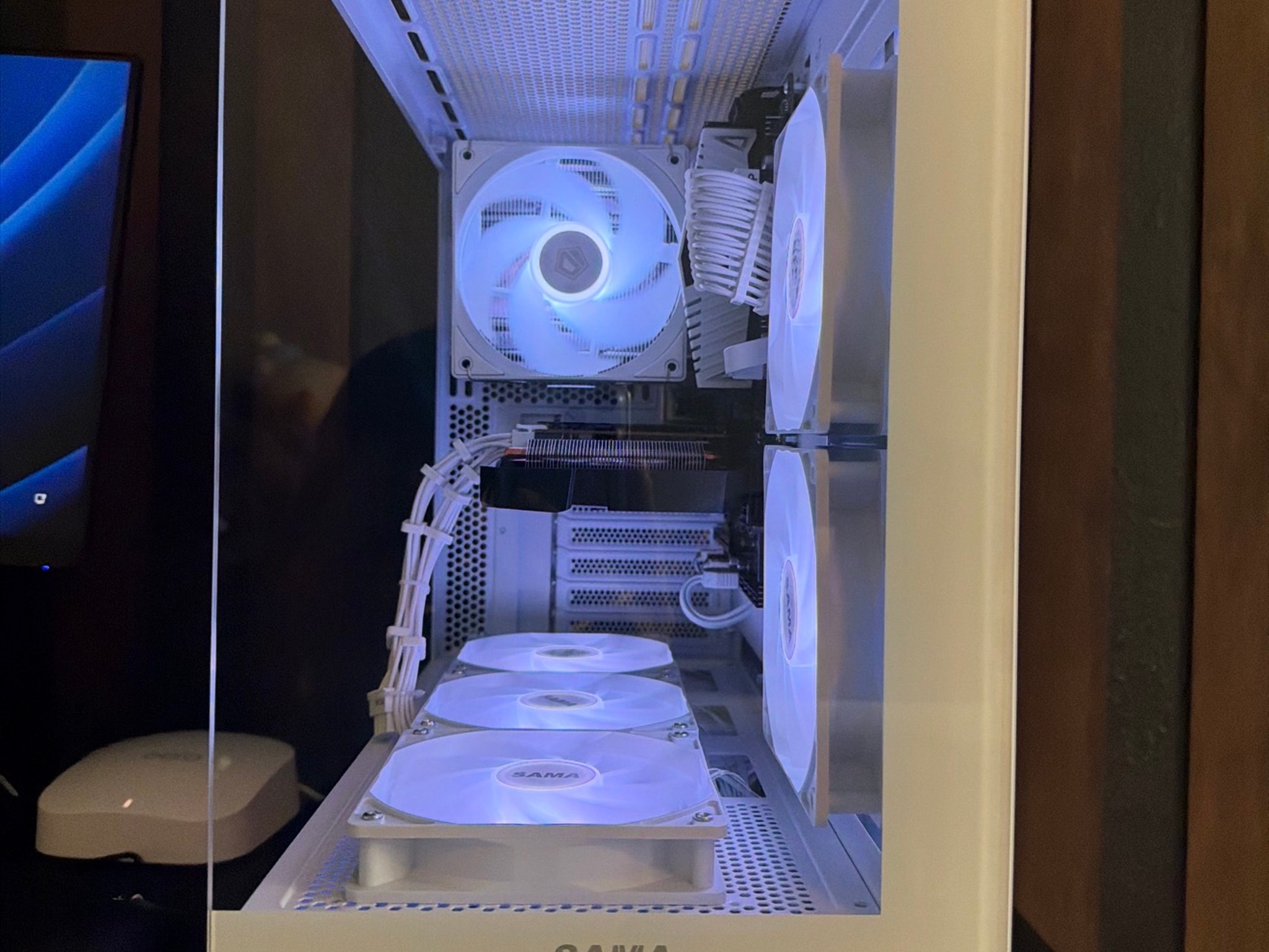 RX 6600xt, Ryzen 5500 White Gaming PC