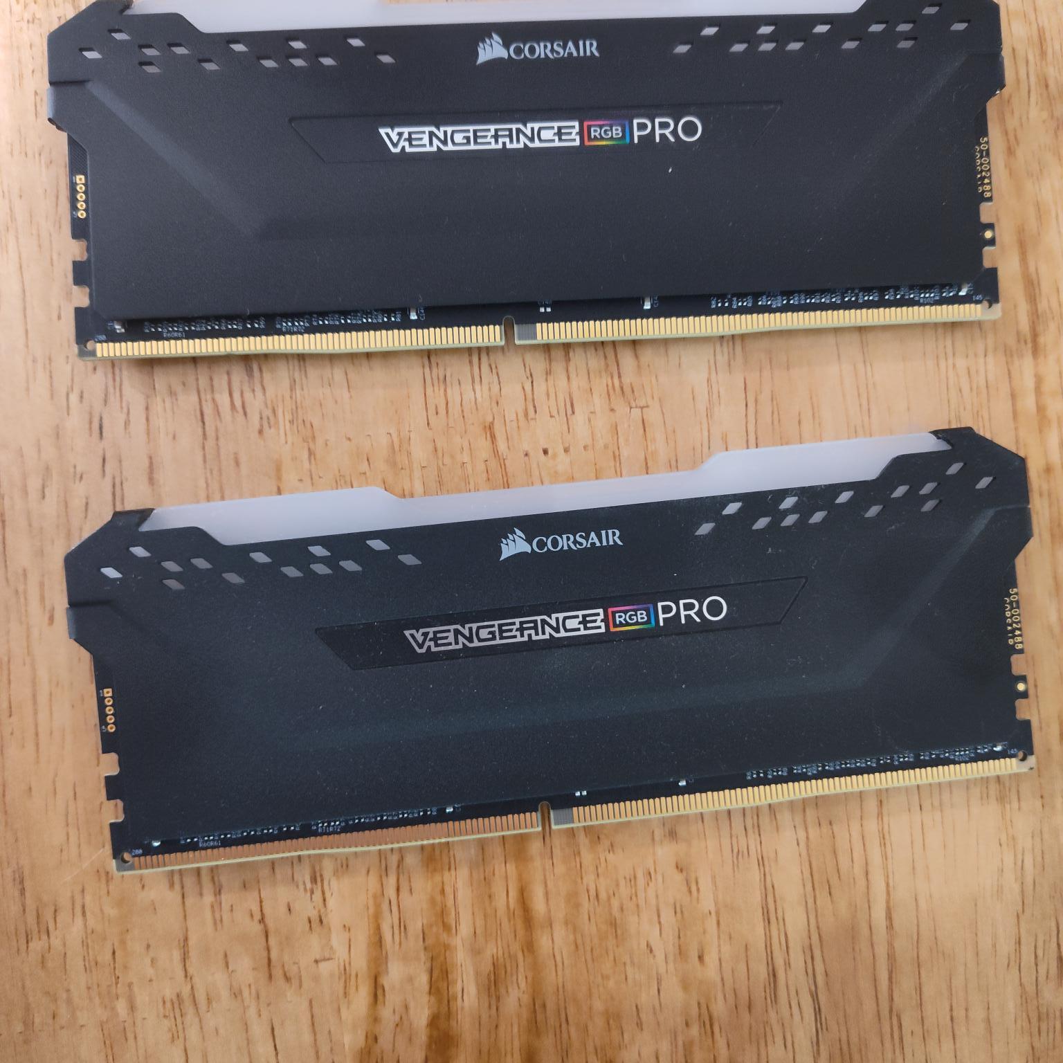 Corsair Vengeance RGB Pro 32GB DDR4 (2 x 16 GB)