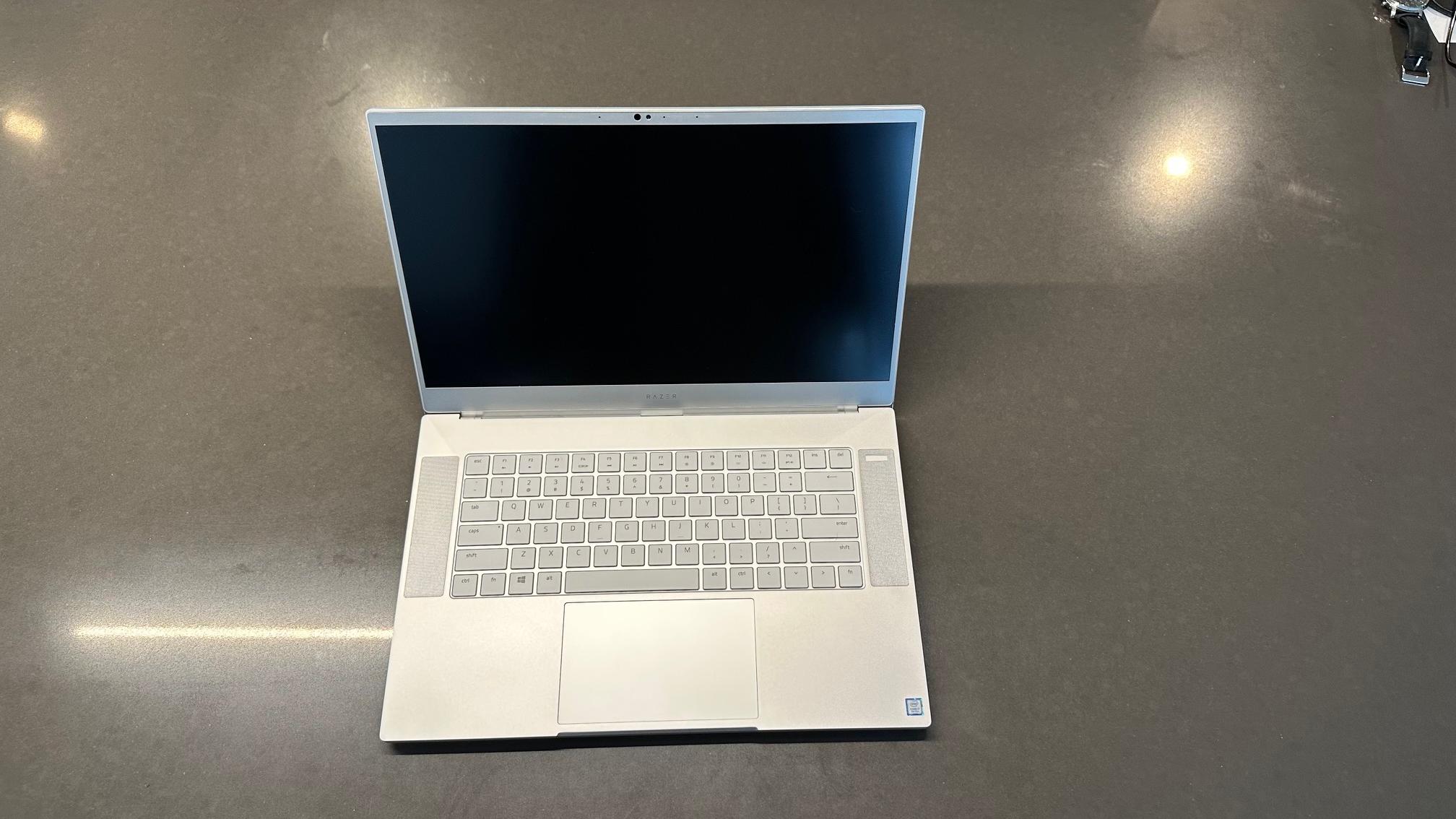 Razer Blade Advanced 15" - Gaming Laptop 2019 Intel i7-9750H | RTX 2070 Max-Q | 16GB RAM | 1TB SSD