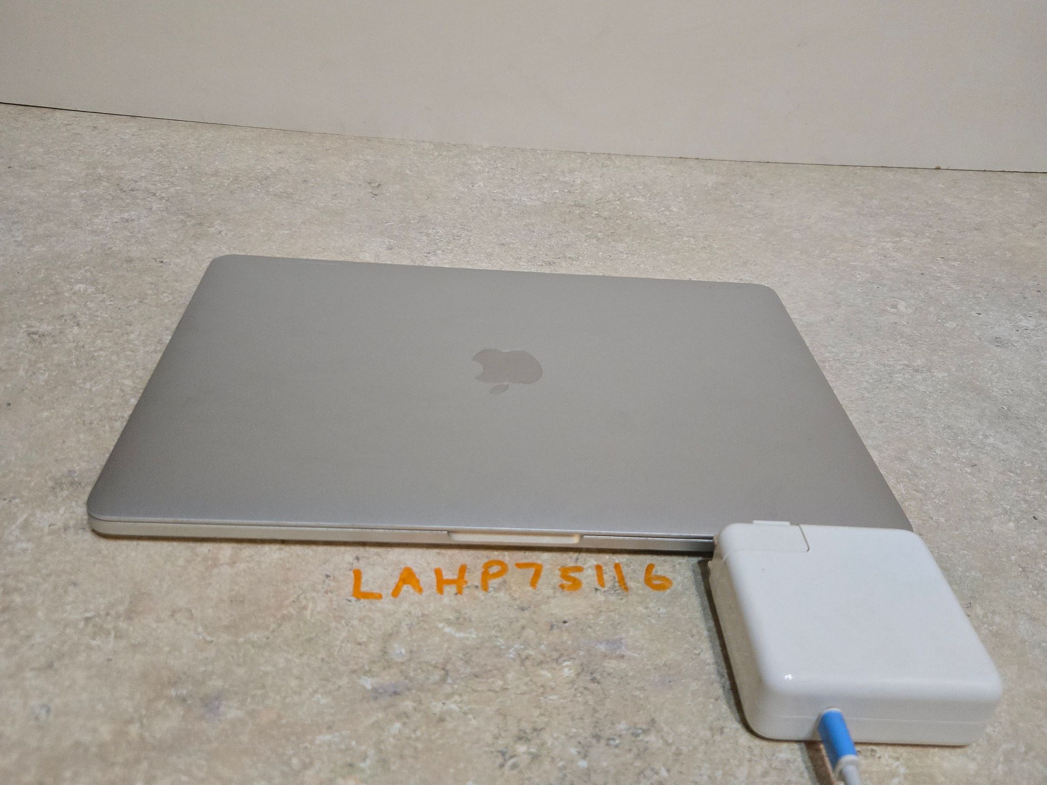 Apple Macbook Pro 13 inch Laptop - 2018 - 1TB - intel i7 - Model A1989