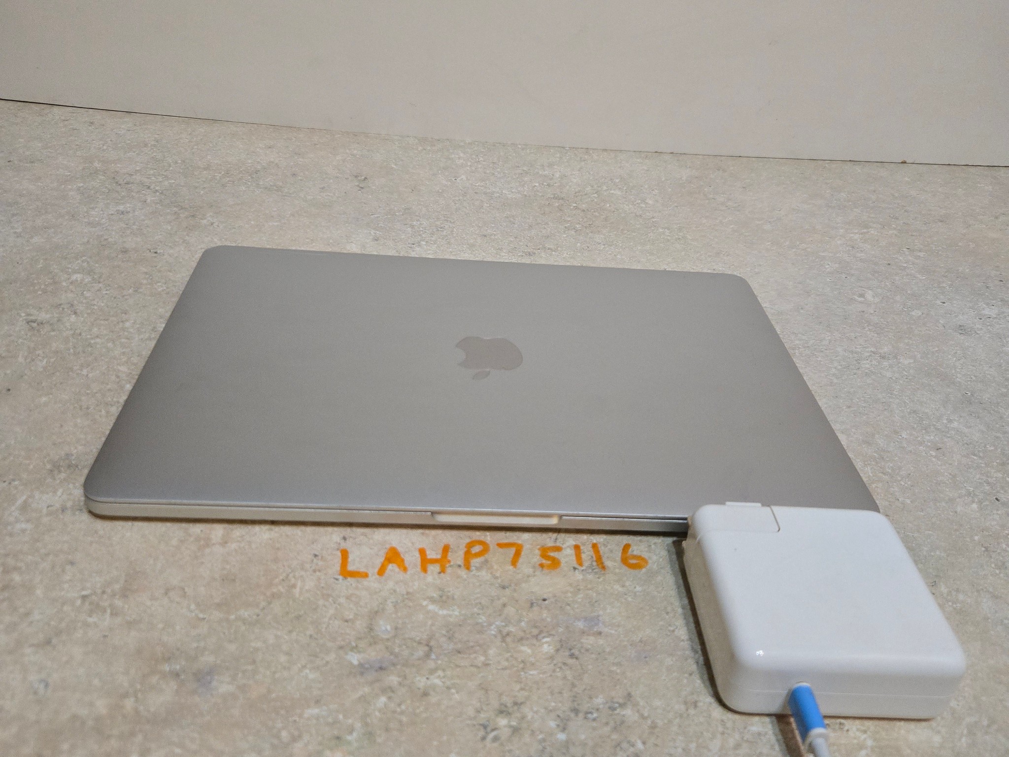 Apple Macbook Pro 13 inch Laptop - 2018 - 1TB - intel i7 - Model A1989
