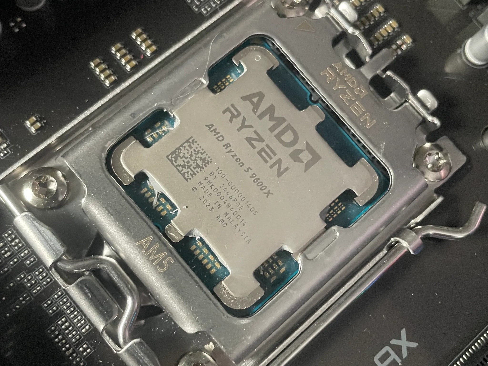 9600X + B650 Eagle AX AM5 DDR5 Motherboard
