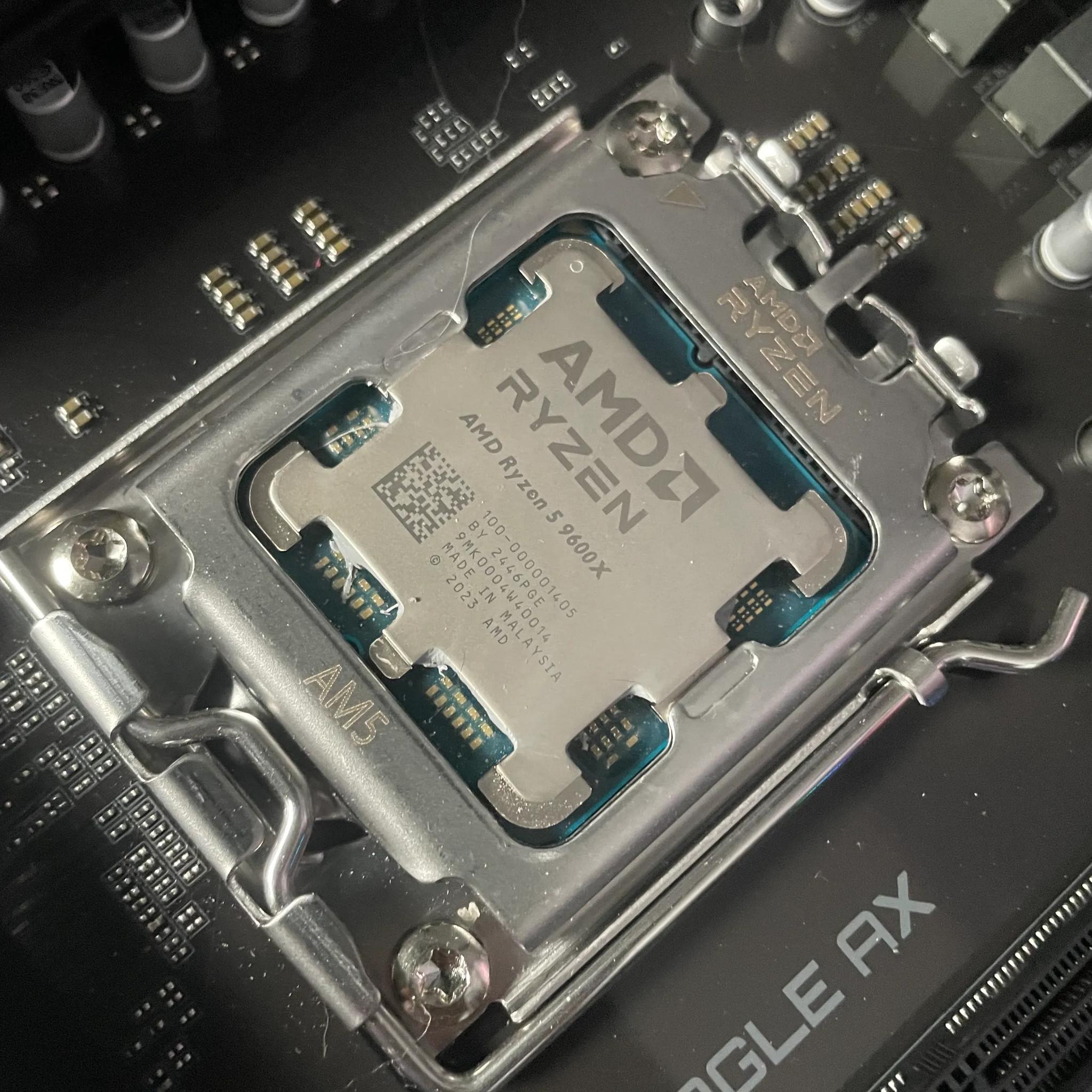 9600X + B650 Eagle AX AM5 DDR5 Motherboard