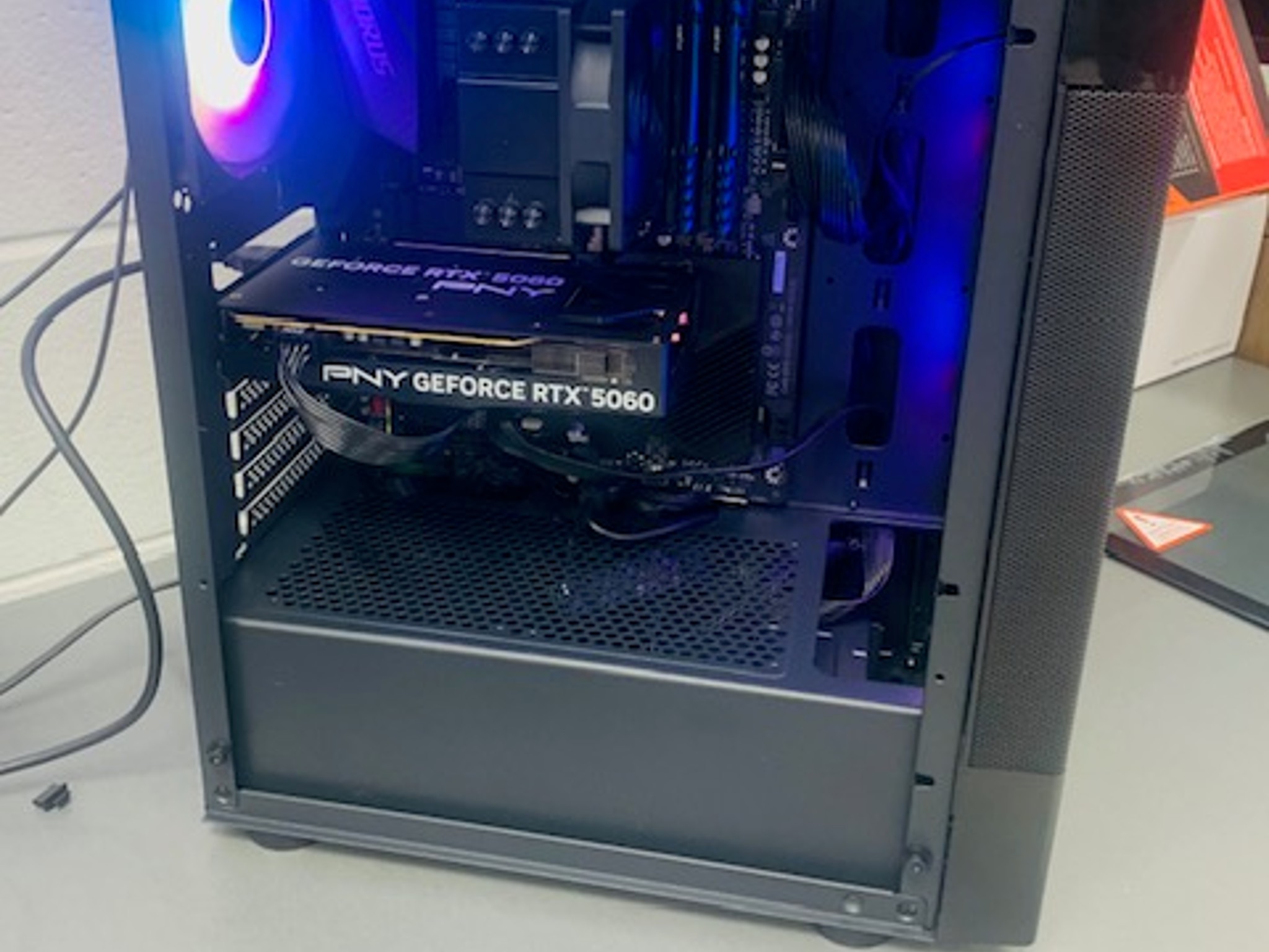 Black Aura  - Ryzen 7 5700X3d - RTX 5060