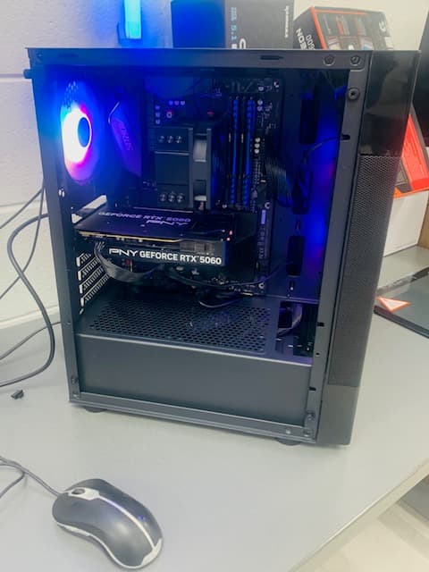 Black Aura  - Ryzen 7 5700X3d - RTX 5060