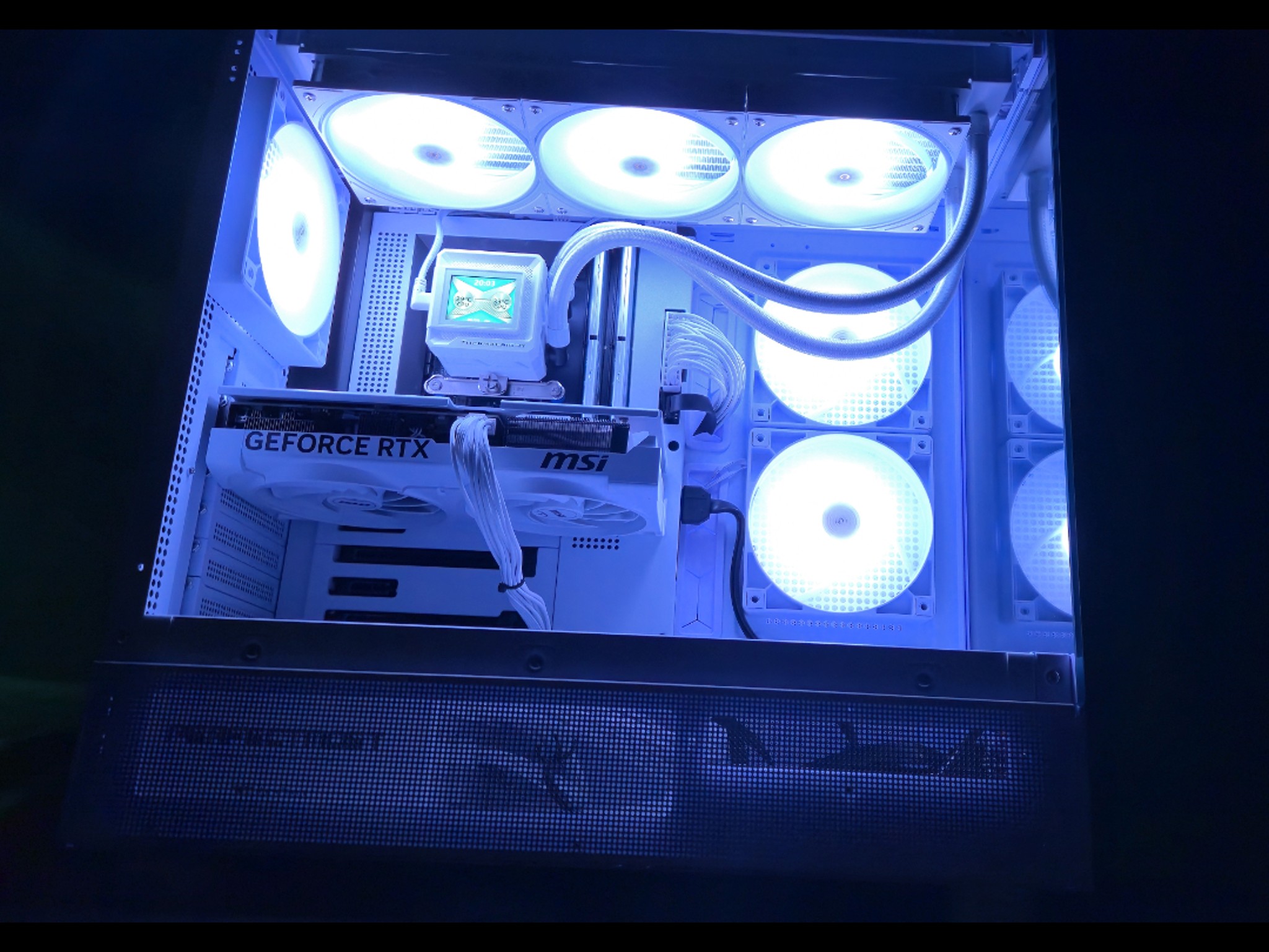 Whiteout Gaming PC - i5 14600K - RTX 5070 - 32GB DDR5 6000 - LCD Cooler - BeZ Tech Custom