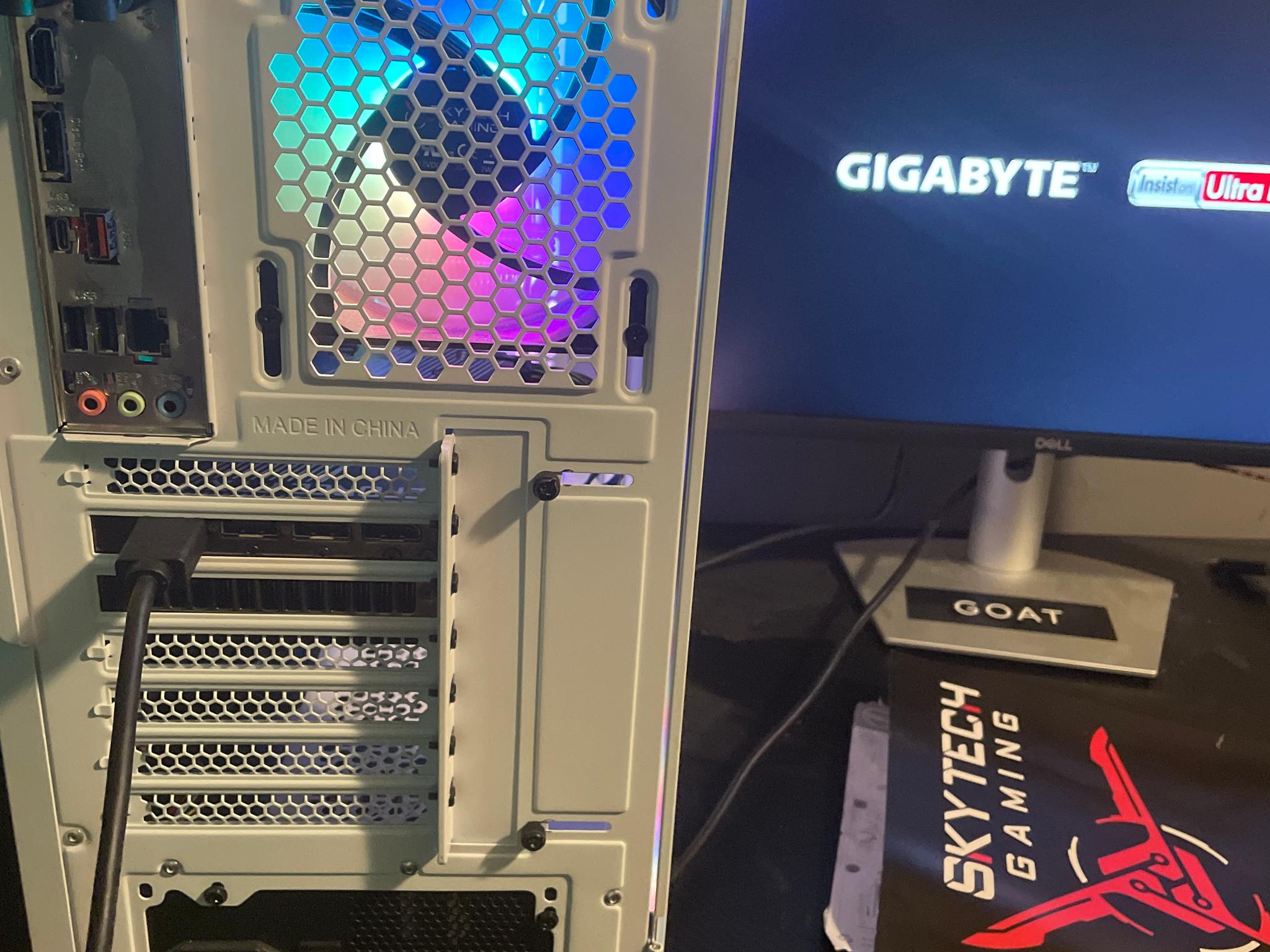 ⭐️Skytech- White, Good condition, Glass panel, 1080p to 1440p.⭐️