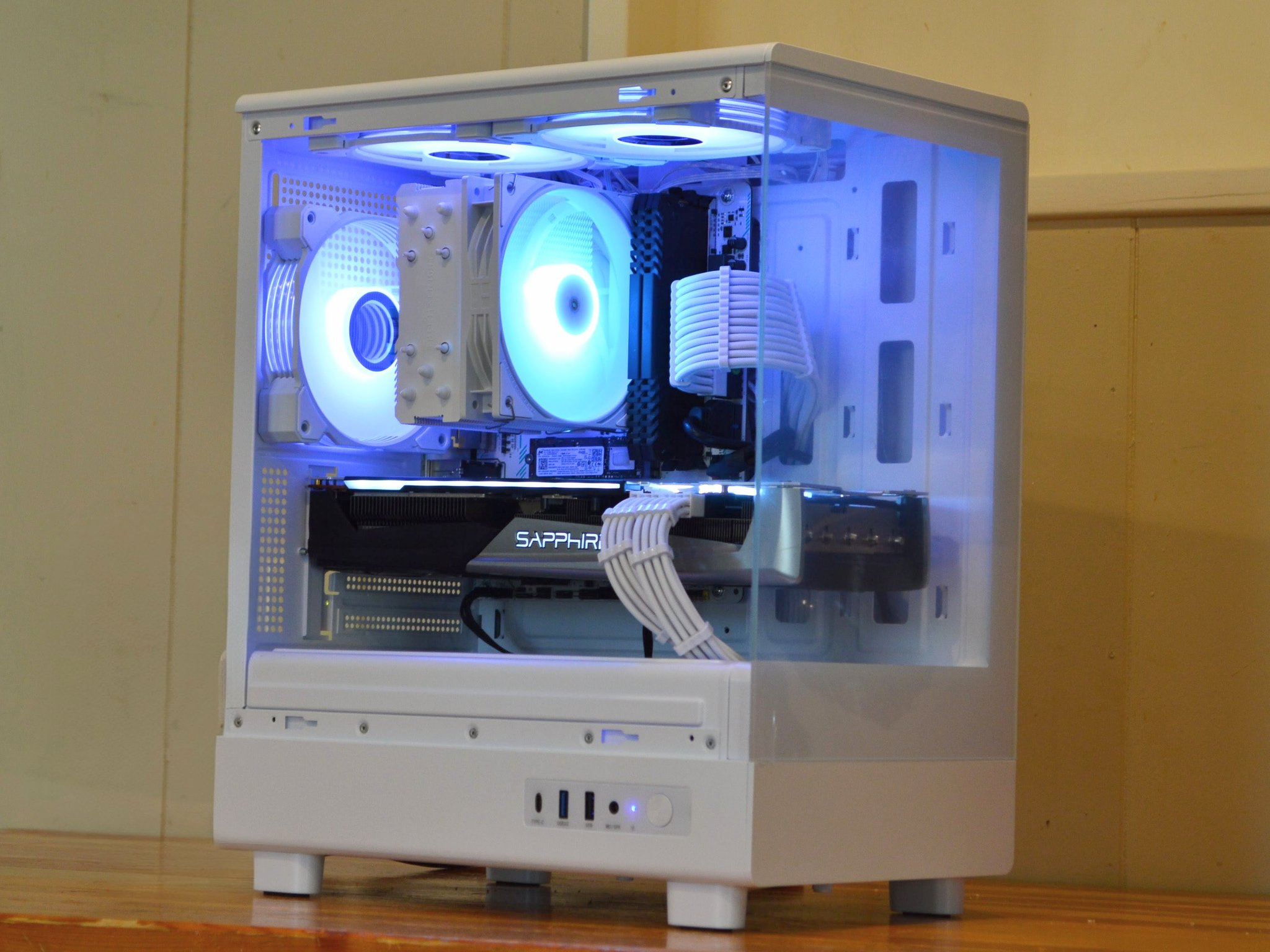 ⚫⚪ Ryzen 5 3600 | RX 5700 XT | 16GB DDR4 | 1TB SSD | 1080p Gaming PC