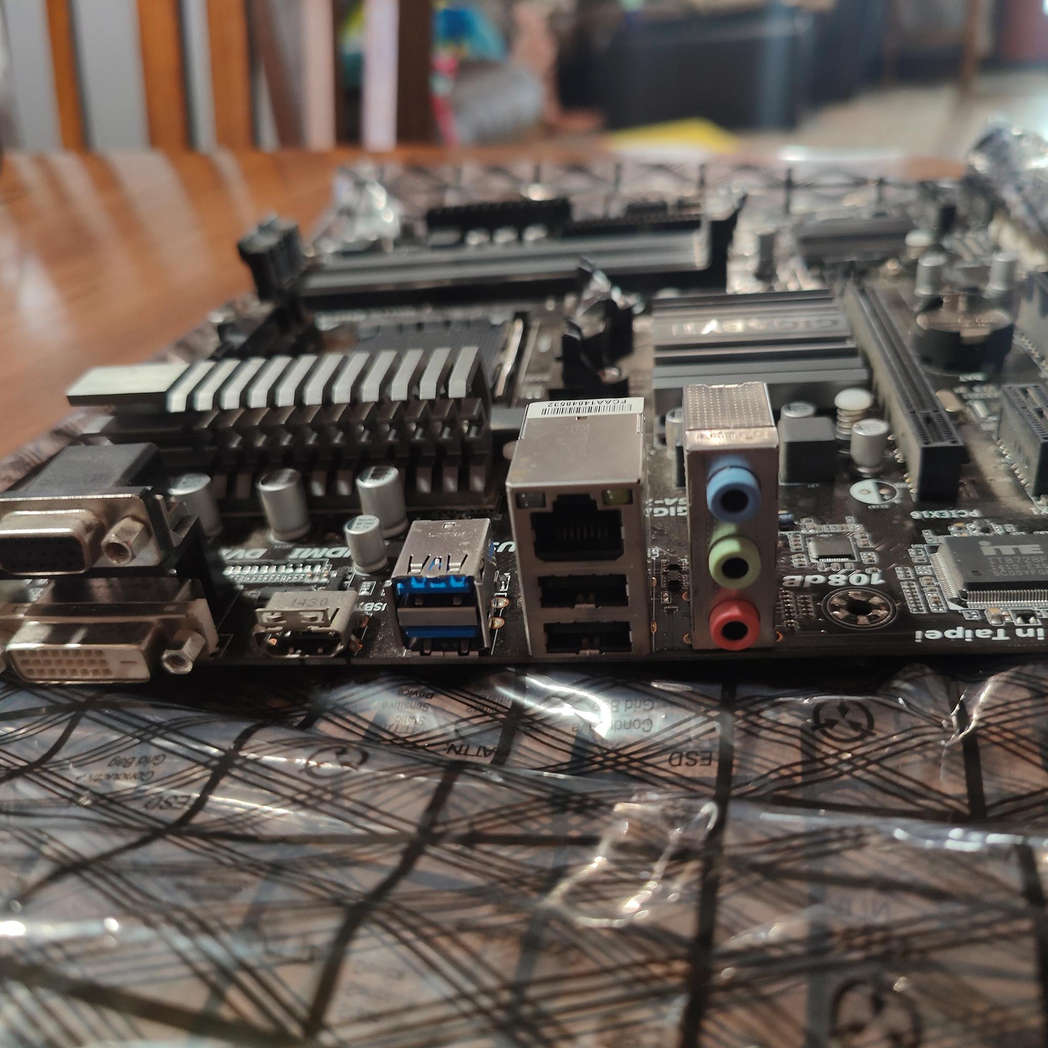 Gigabyte GA-78LMT-USB3 Micro ATX AM3+ Motherboard 	Gigabyte GA-78LMT-USB3 Micro ATX AM3+ Motherboard
