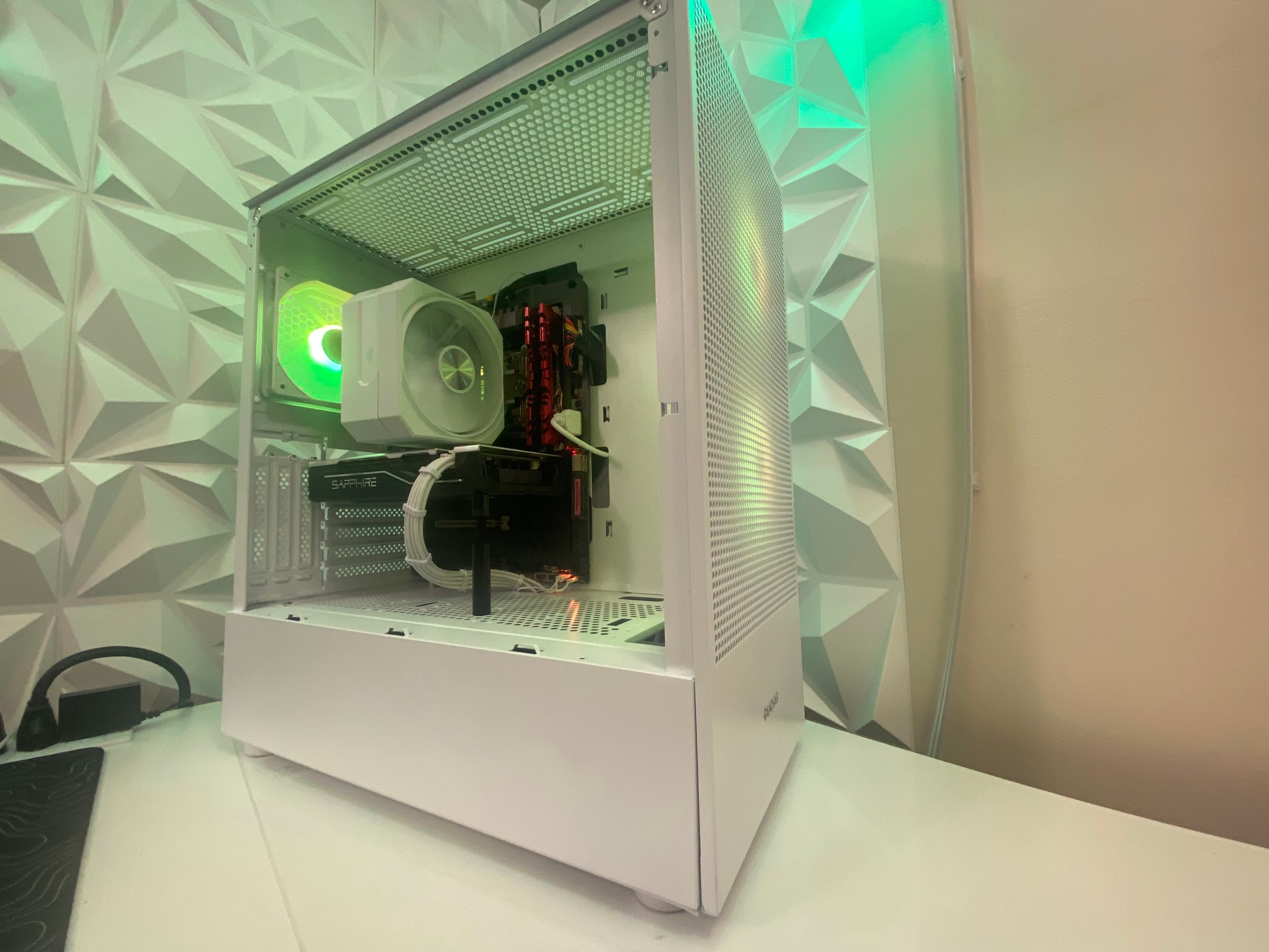 White RGB Gaming PC | RX 580 8GB | intel i7 5820K | 512GB SSD | 16GB RAM | WiFi & Bluetooth
