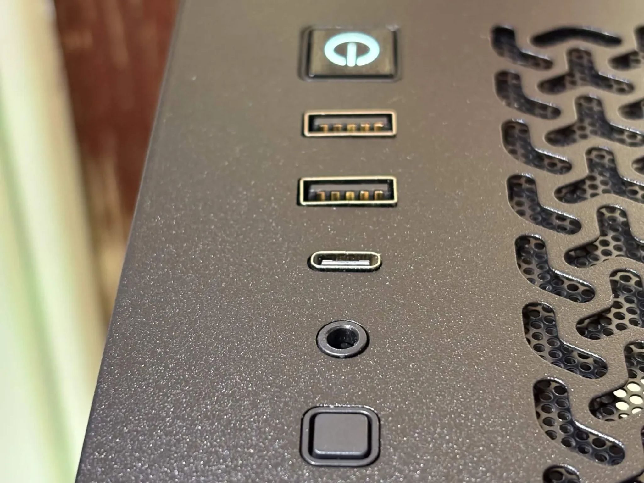 Black Cat Customs  - Ryzen 5 3600 / 3050 8GB / 16GB RAM / 256GB SSD + 1TB HDD