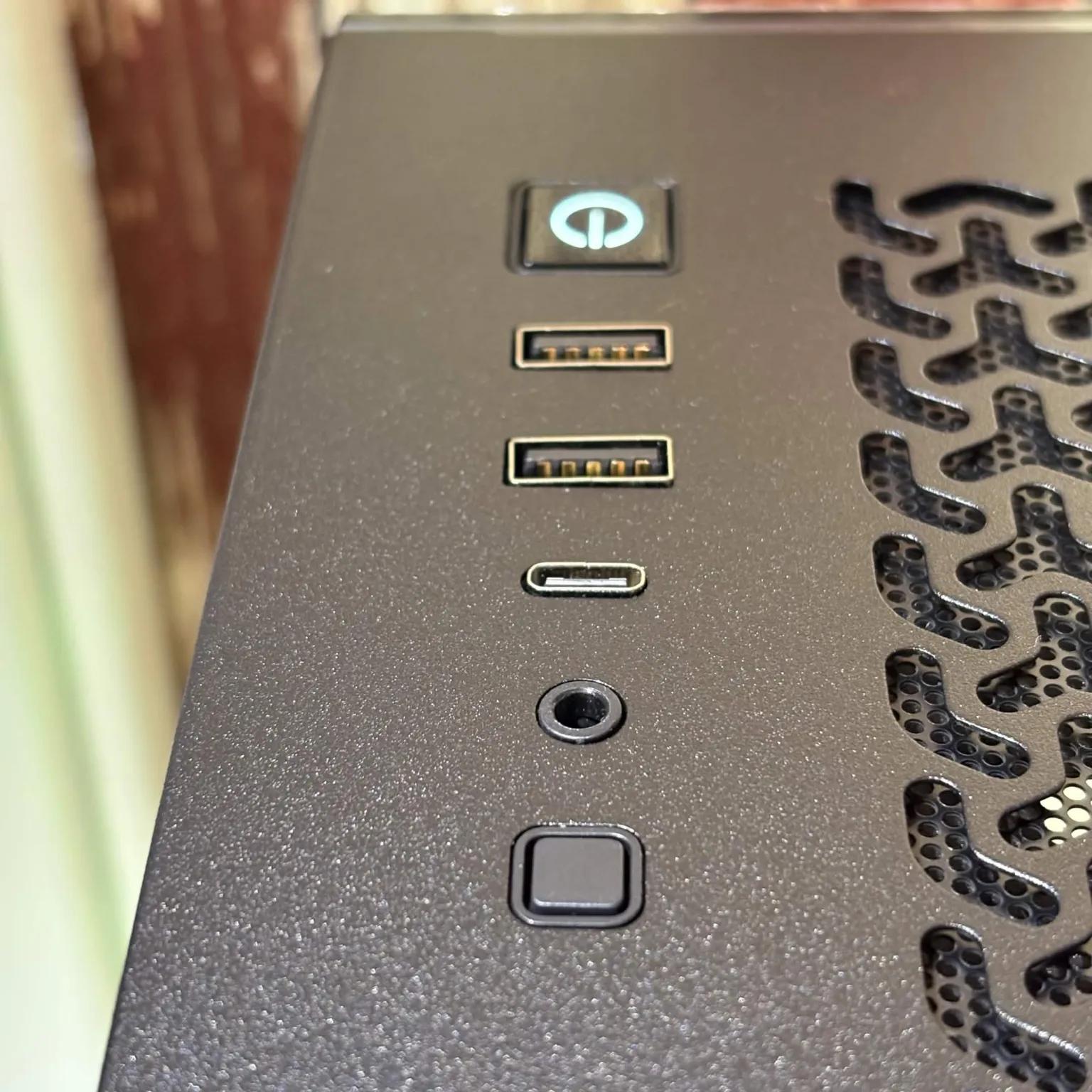 Black Cat Customs  - Ryzen 5 3600 / 3050 8GB / 16GB RAM / 256GB SSD + 1TB HDD