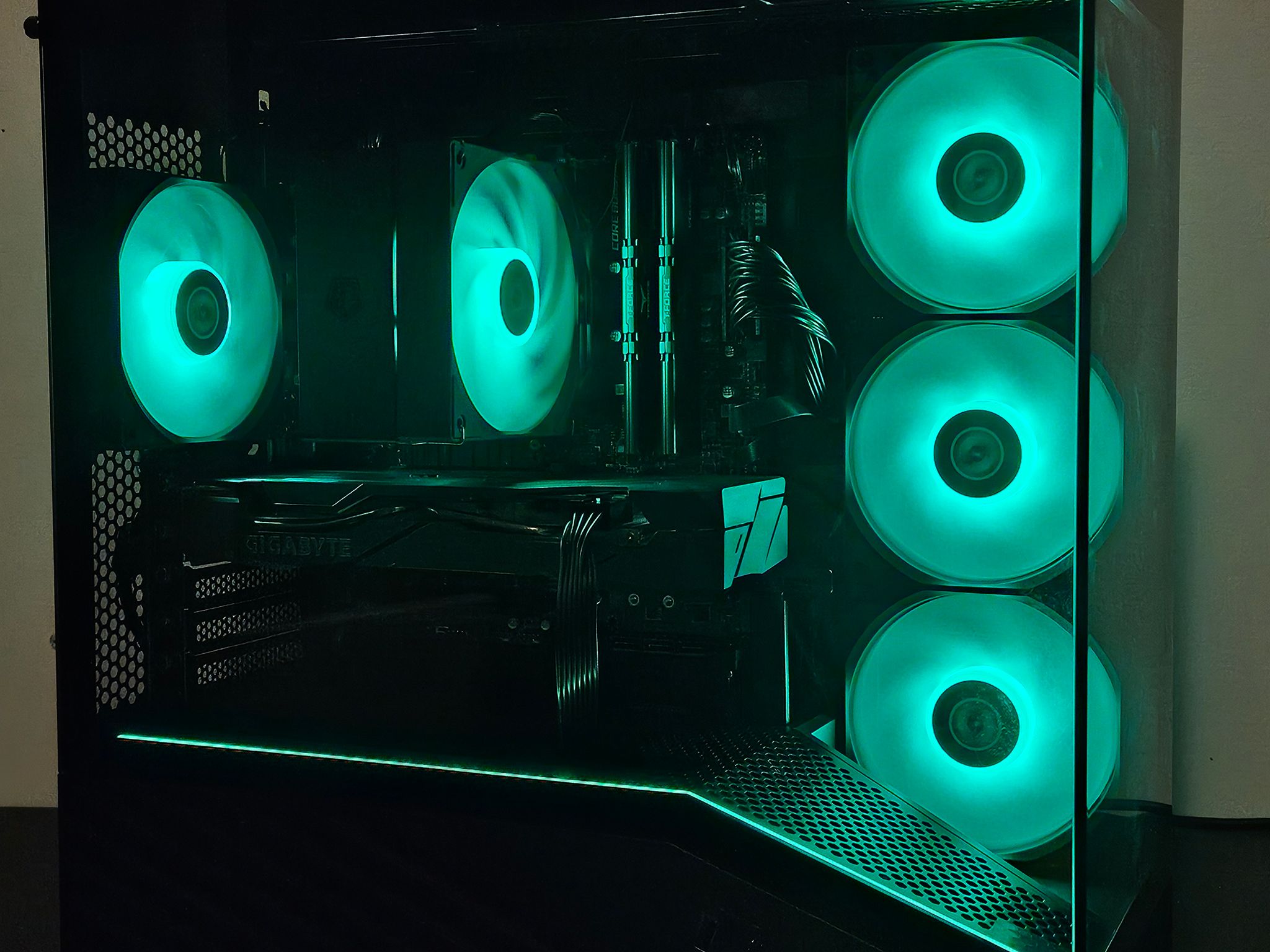 LIAN LI CASE, 5800x, 2060 super, 1tb ssd, RGB Gaming PC!