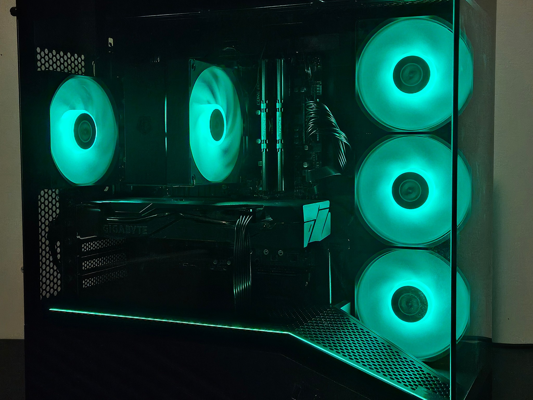 LIAN LI CASE, 5800x, 2060 super, 1tb ssd, RGB Gaming PC!