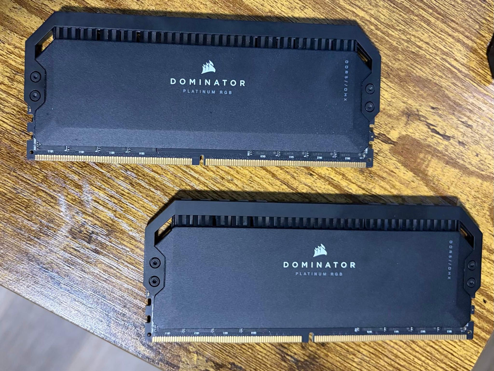 CORSAIR Dominator Platinum RGB DDR5 64GB (2x32GB) 5200MHz CL40 - Black (CMT64GX5M2B5200C40)