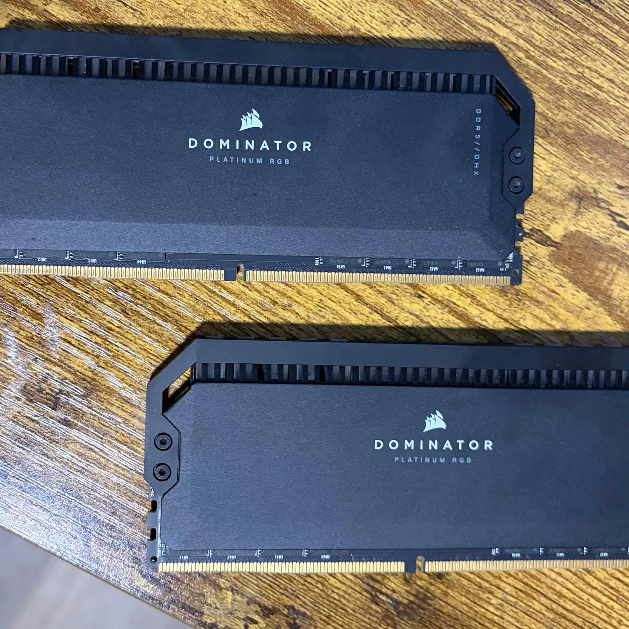 CORSAIR Dominator Platinum RGB DDR5 64GB (2x32GB) 5200MHz CL40 - Black (CMT64GX5M2B5200C40)