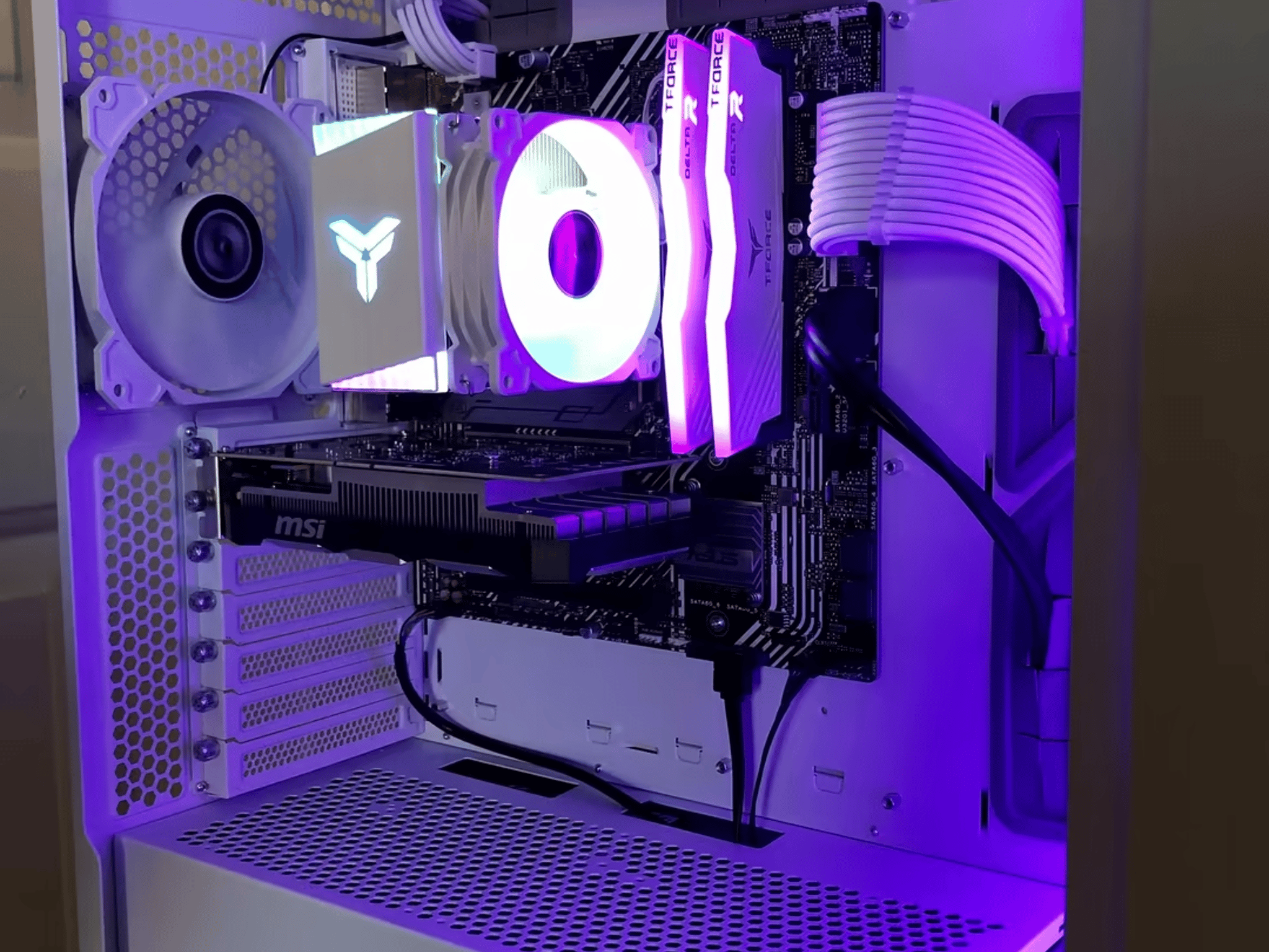 GAMING PC Intel i5 11400F All-White PC 