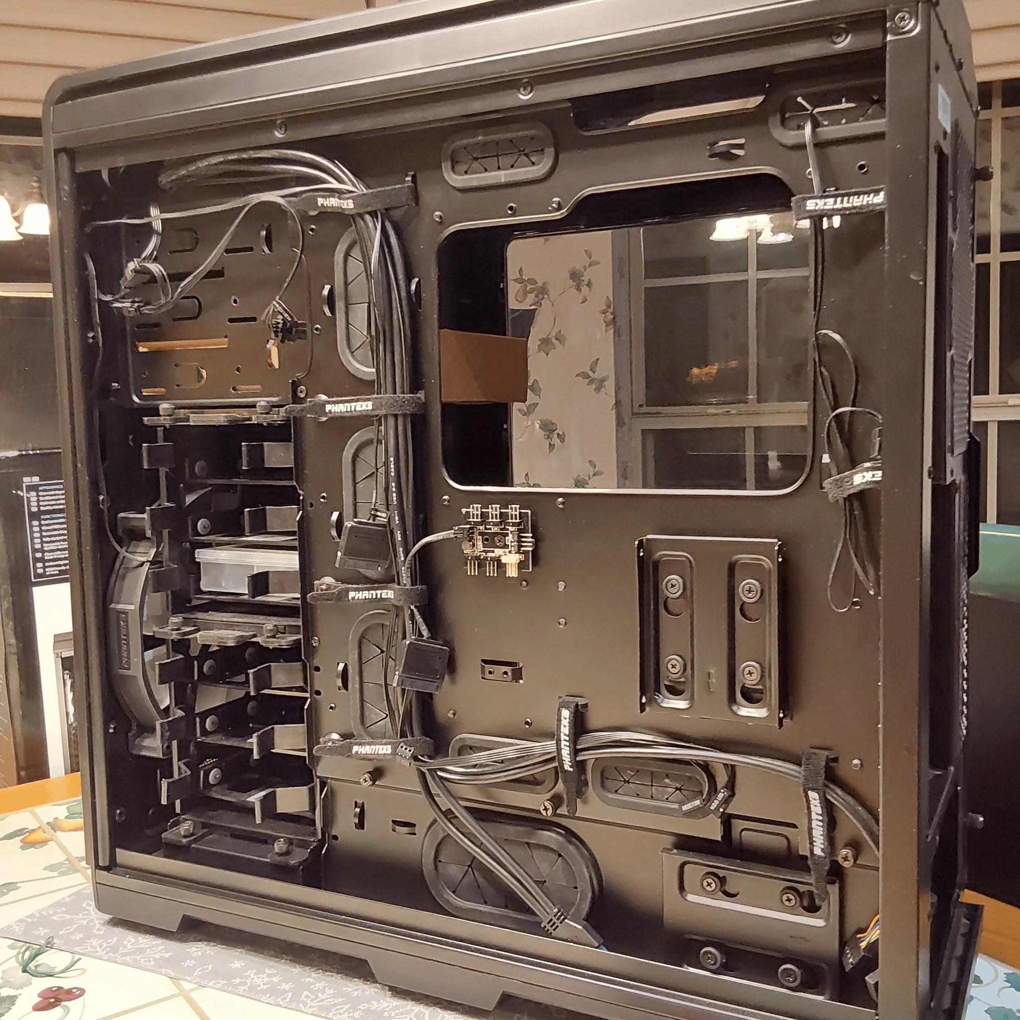 Phanteks Enthoo Luxe full tower computer case in original retail box with all parts and accessories