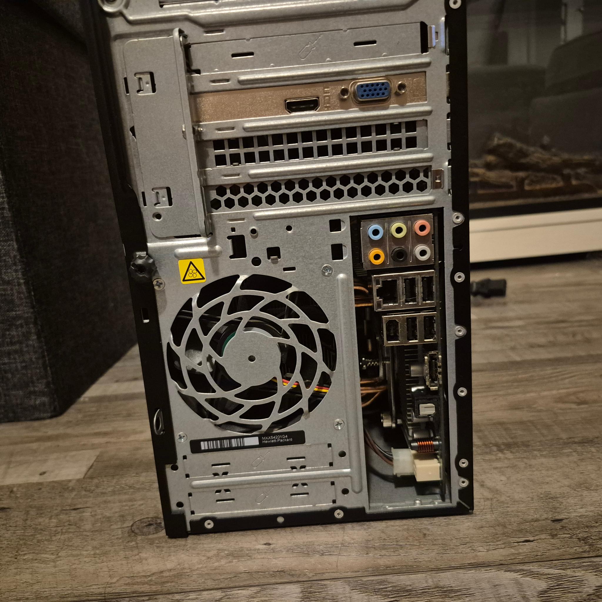 Scratch and Dent| 4 Core Xeon, 12GB RAM, 256GB SSD, R5 340 1GB