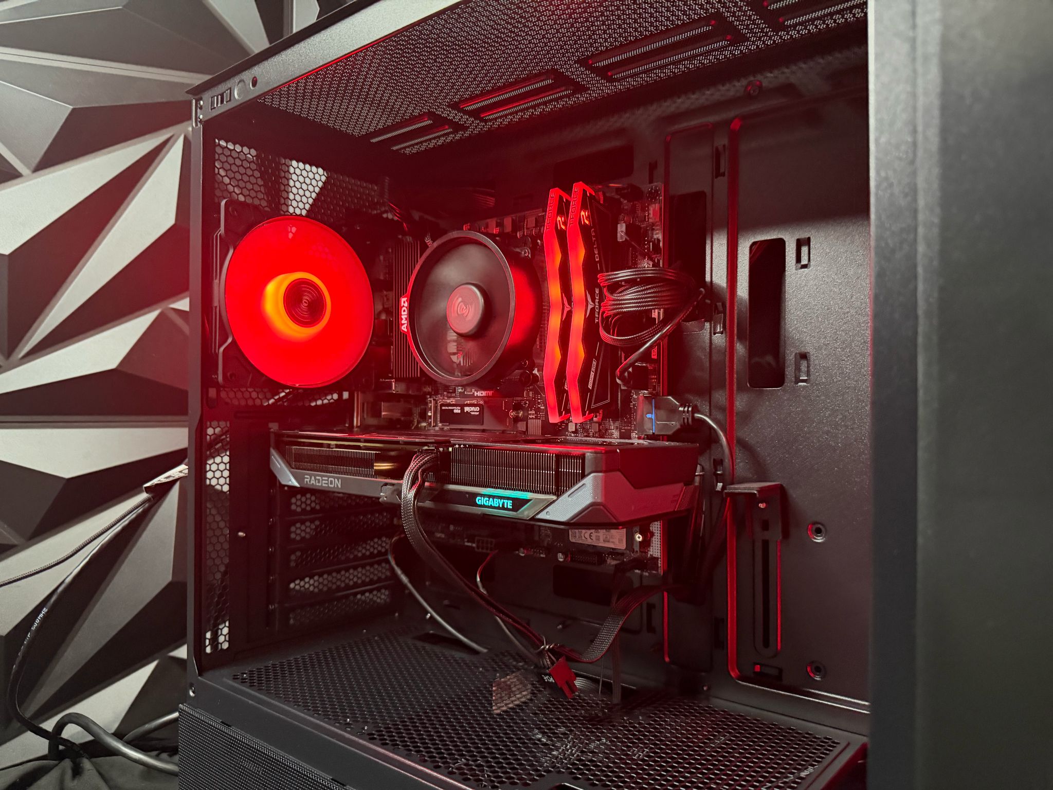 🖤⚡ CARBON 96 ⚡🖤Ryzen 5 9600X| RX 9060 XT | 16 GB DDR5| 1.25 TB NVMe| 650W PSU