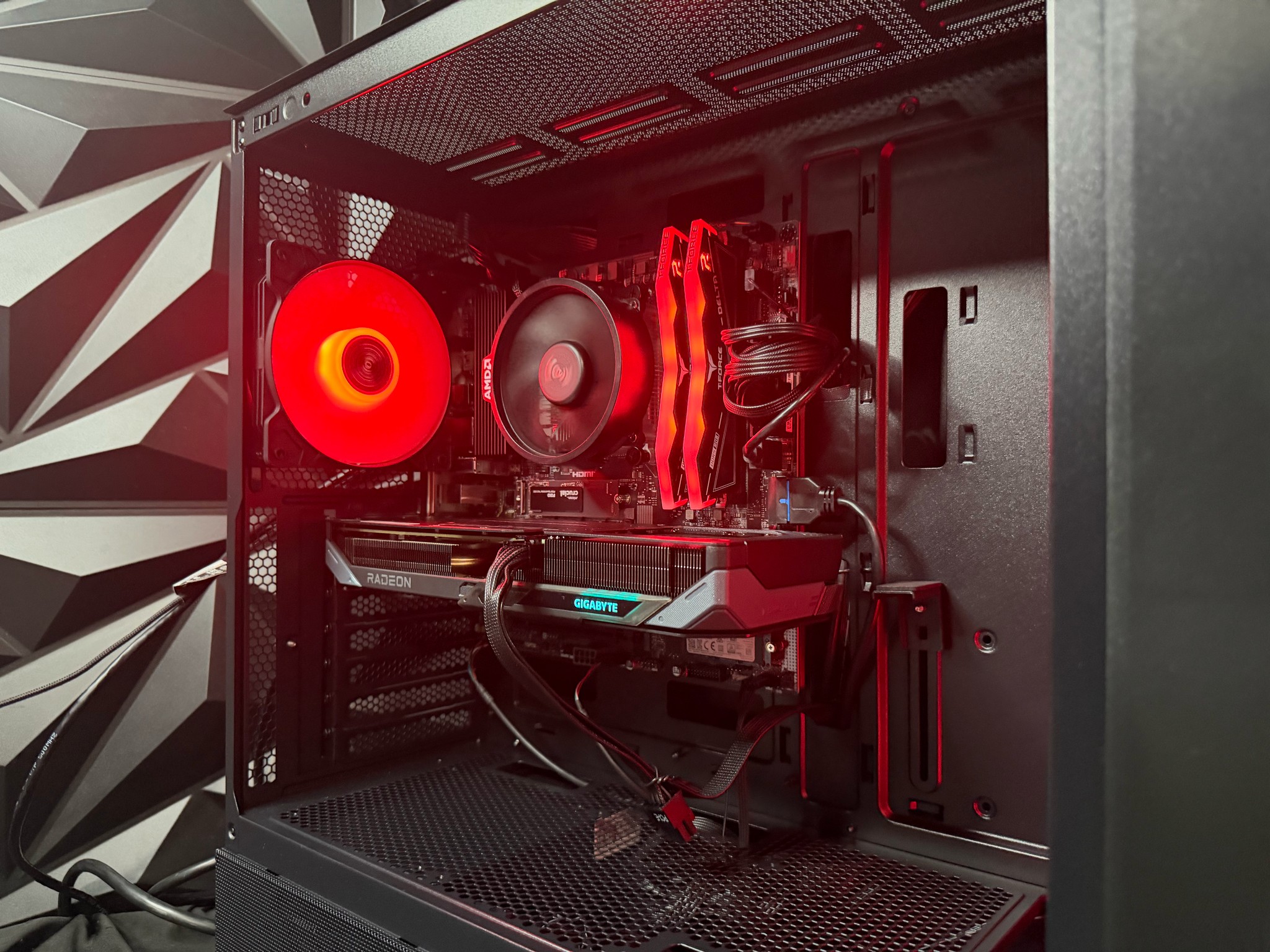 🖤⚡ CARBON 96 ⚡🖤Ryzen 5 9600X| RX 9060 XT | 16 GB DDR5| 1.25 TB NVMe| 650W PSU