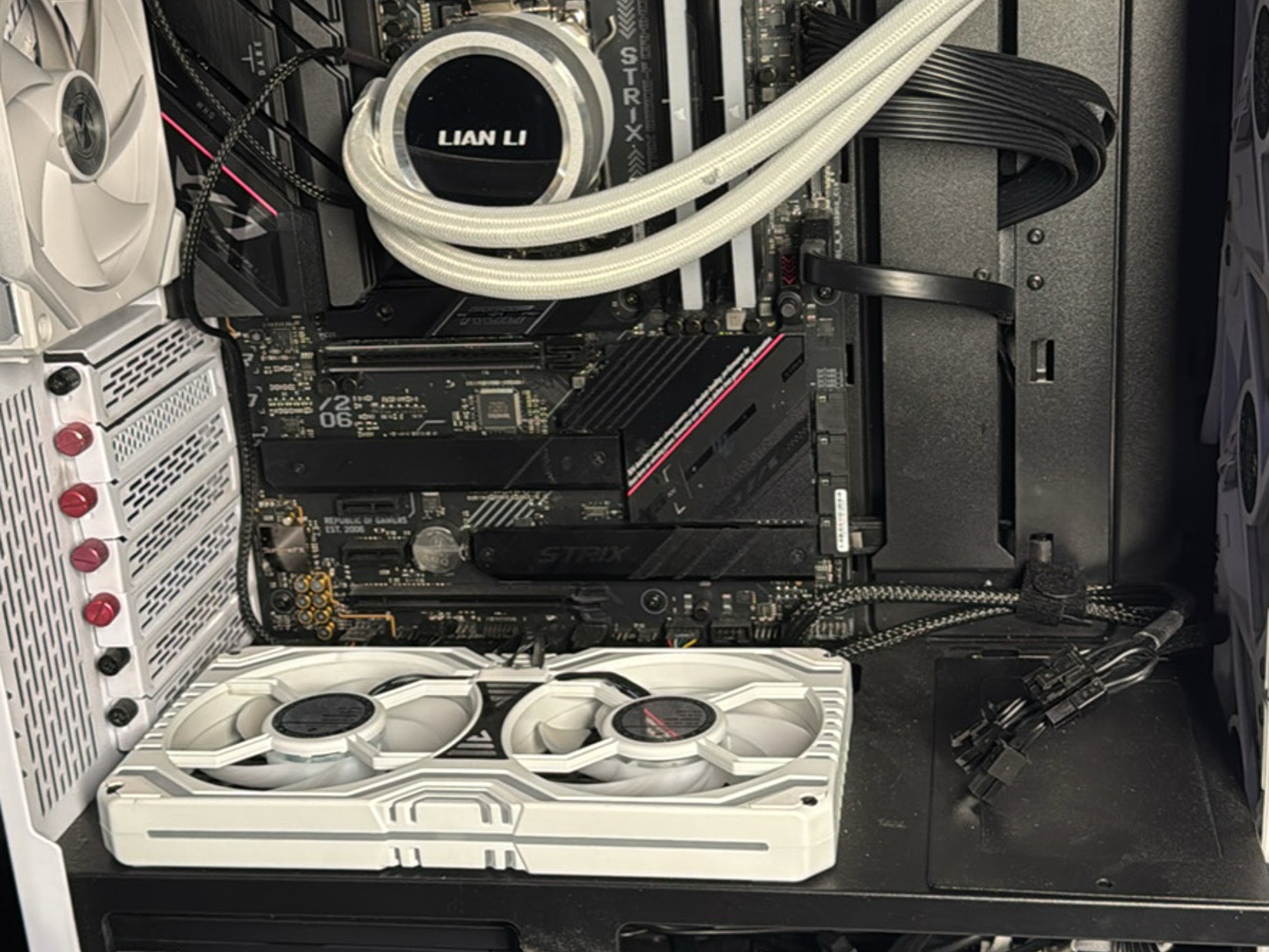 USED-VERY GOOD Lian Li Galahad 360 AIO RGB - White w/Box and all components including fans.