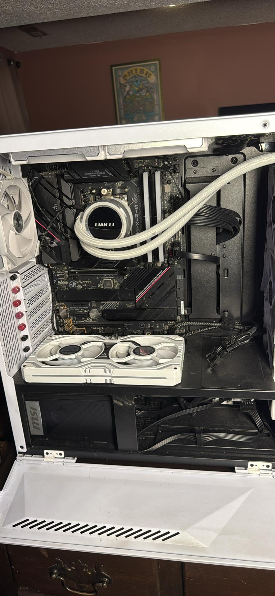 USED-VERY GOOD Lian Li Galahad 360 AIO RGB - White w/Box and all components including fans.