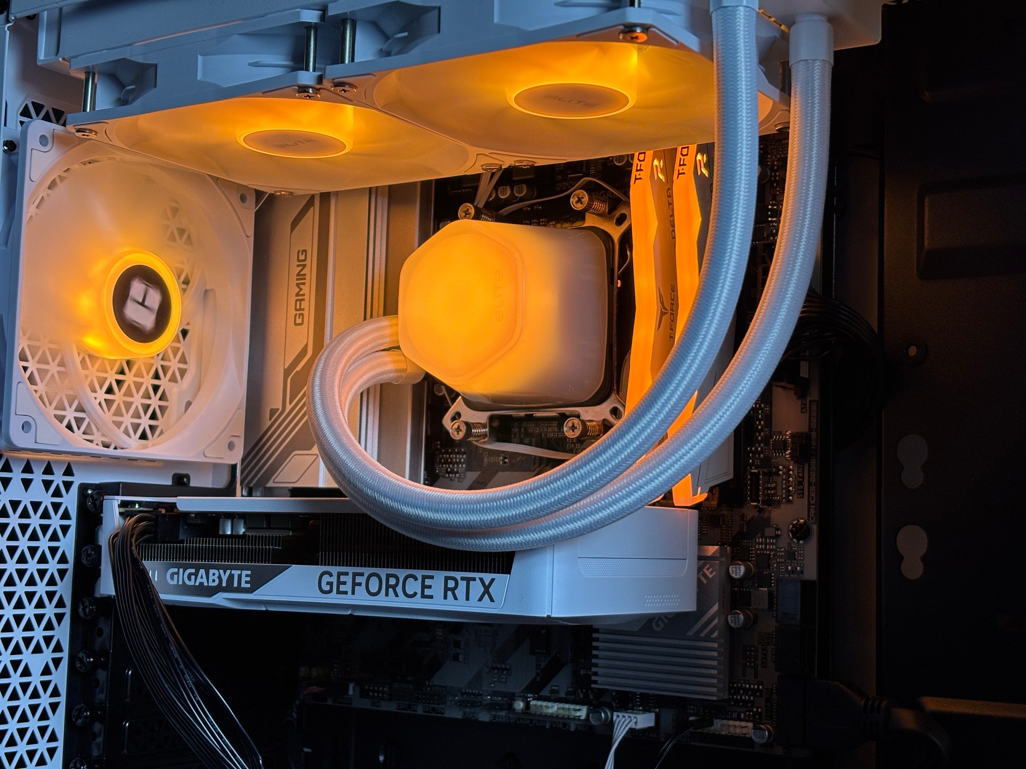 INSANE RTX 5060 PC| Ryzen 5 7600X | 16gb DDR5 | 1 TB M.2 SSD🎄