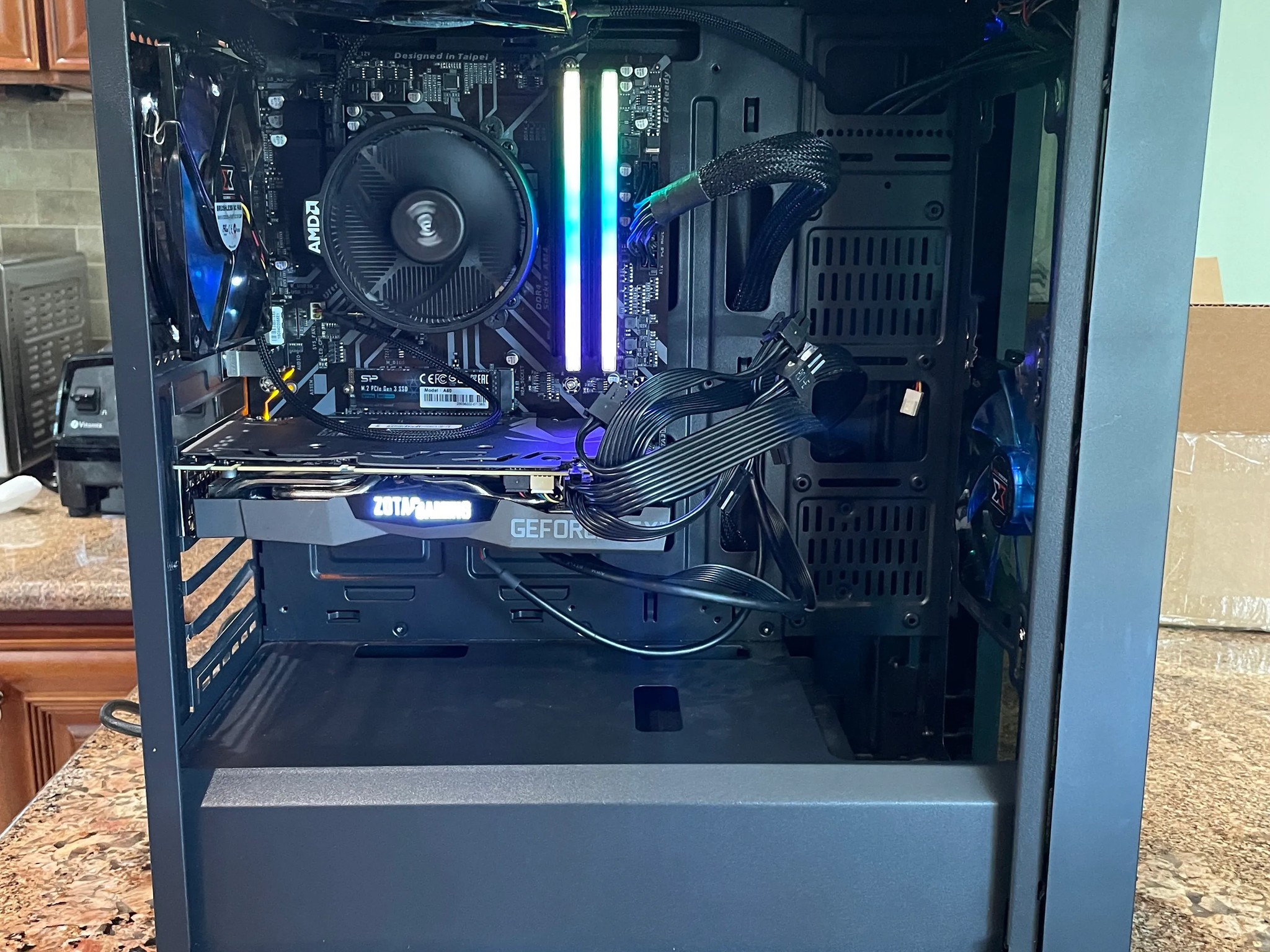 Funz Px - RTX 2070 Super // Ryzen 5 3600 // 32GB RAM // 2TB M.2 SSD