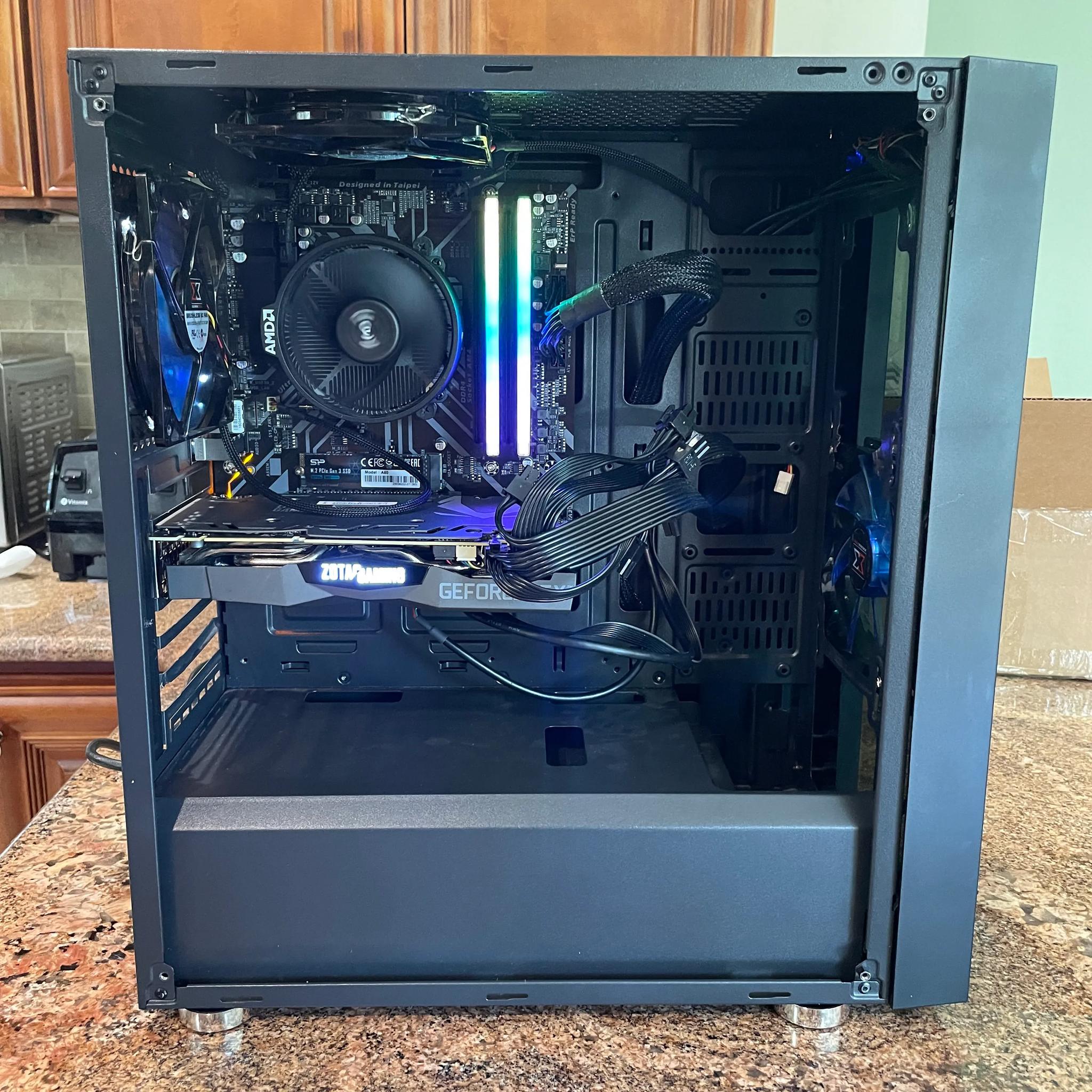 Funz Px - RTX 2070 Super // Ryzen 5 3600 // 32GB RAM // 2TB M.2 SSD