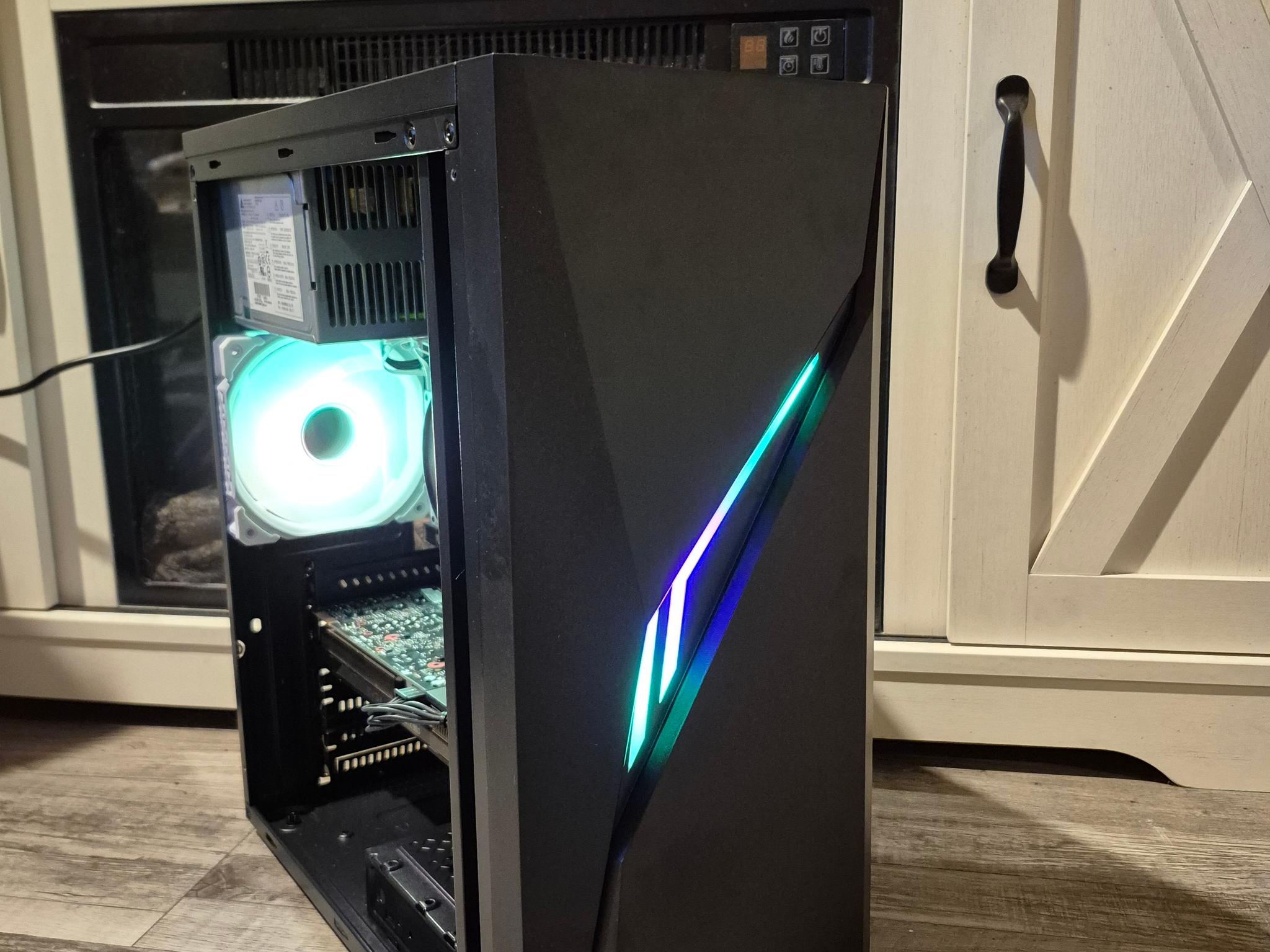 90 FPS Fortnite | i5-4570, 16GB RAM, 500GB SSD, GTX 950 2GB