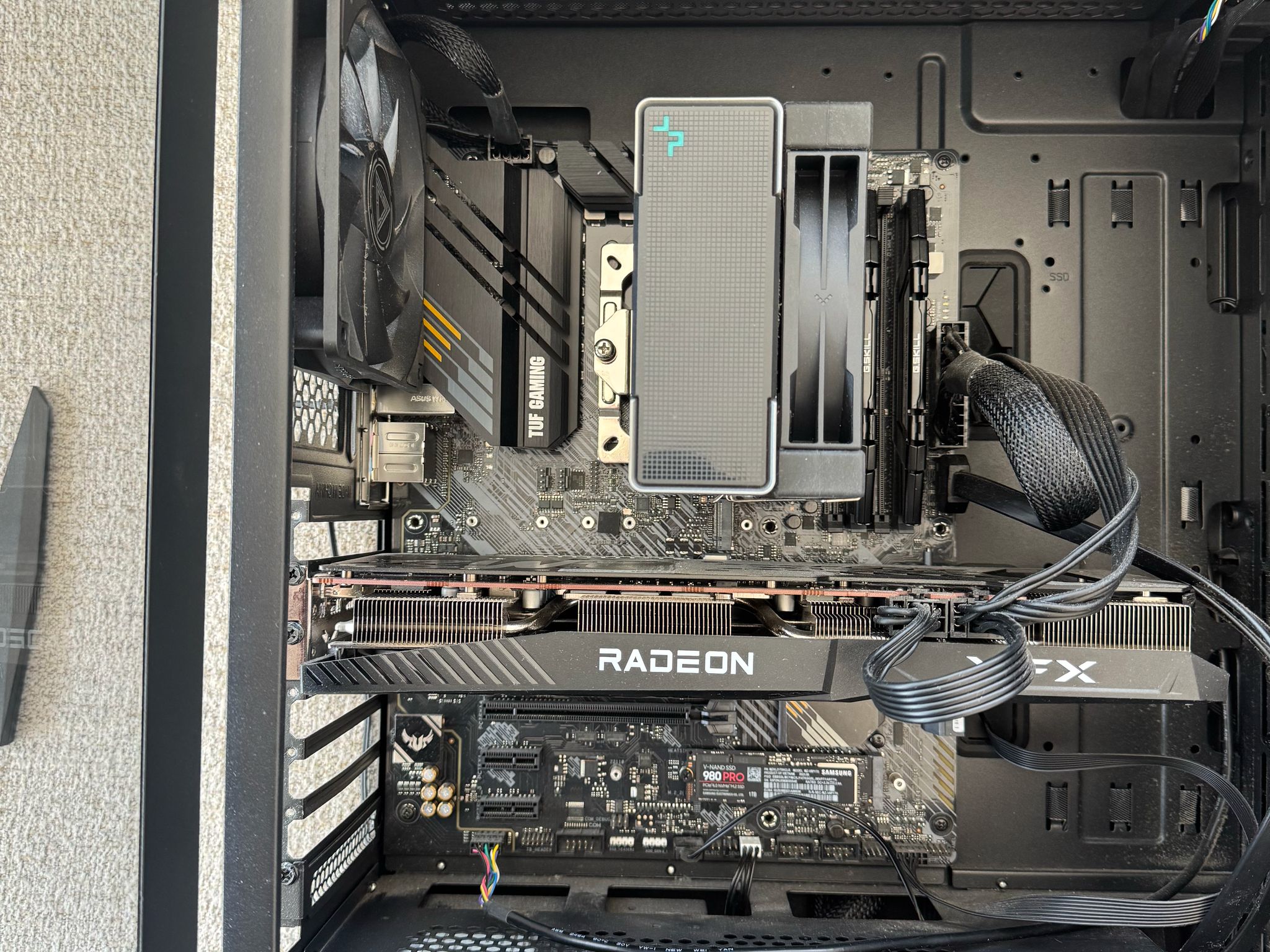 Gaming PC Ryzen 5 5600X3D + XFX RX 6700 10GB + 16GB DDR4-3200 + Samsung 980 Pro 1TB + B550