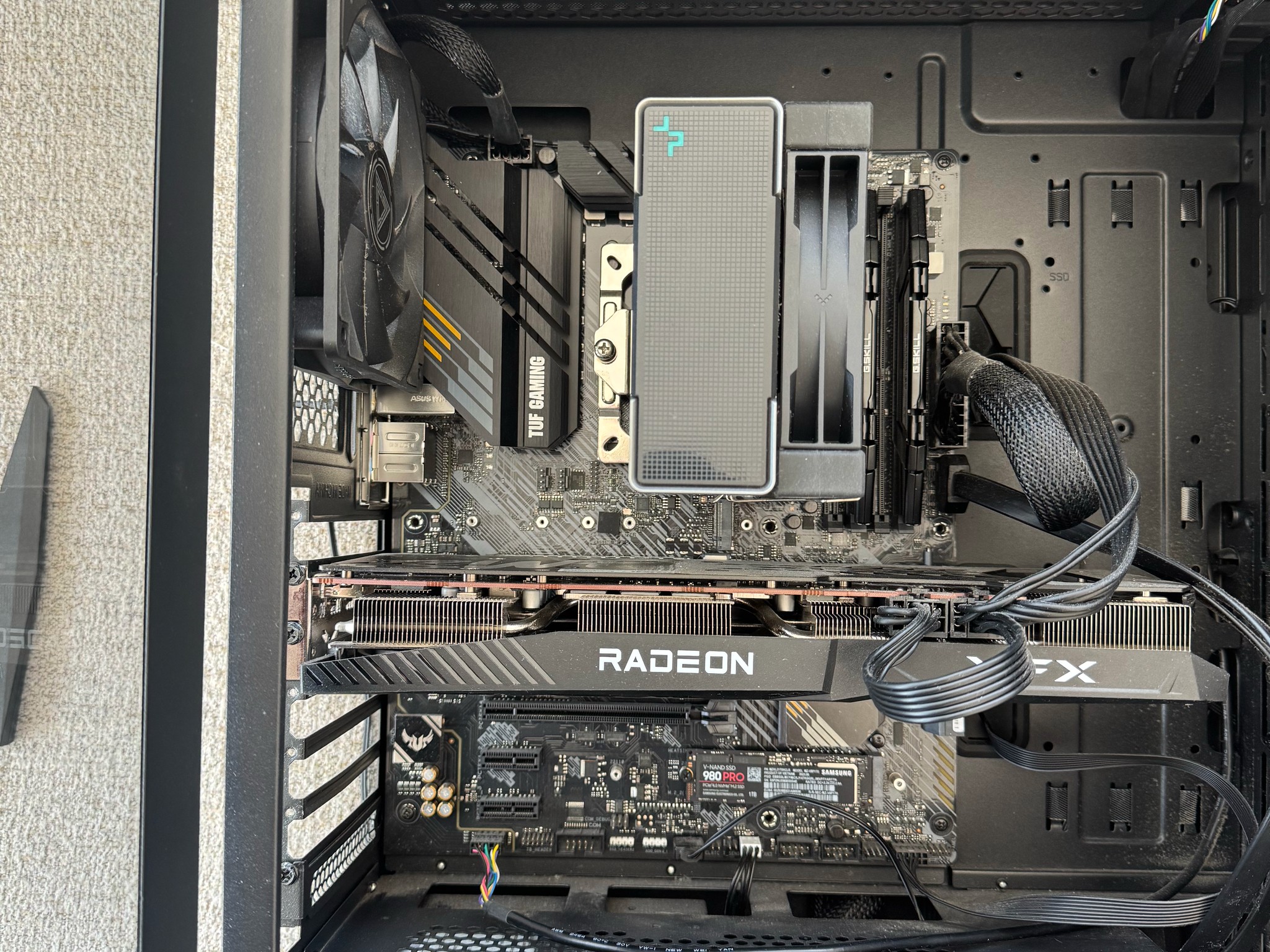 Gaming PC Ryzen 5 5600X3D + XFX RX 6700 10GB + 16GB DDR4-3200 + Samsung 980 Pro 1TB + B550