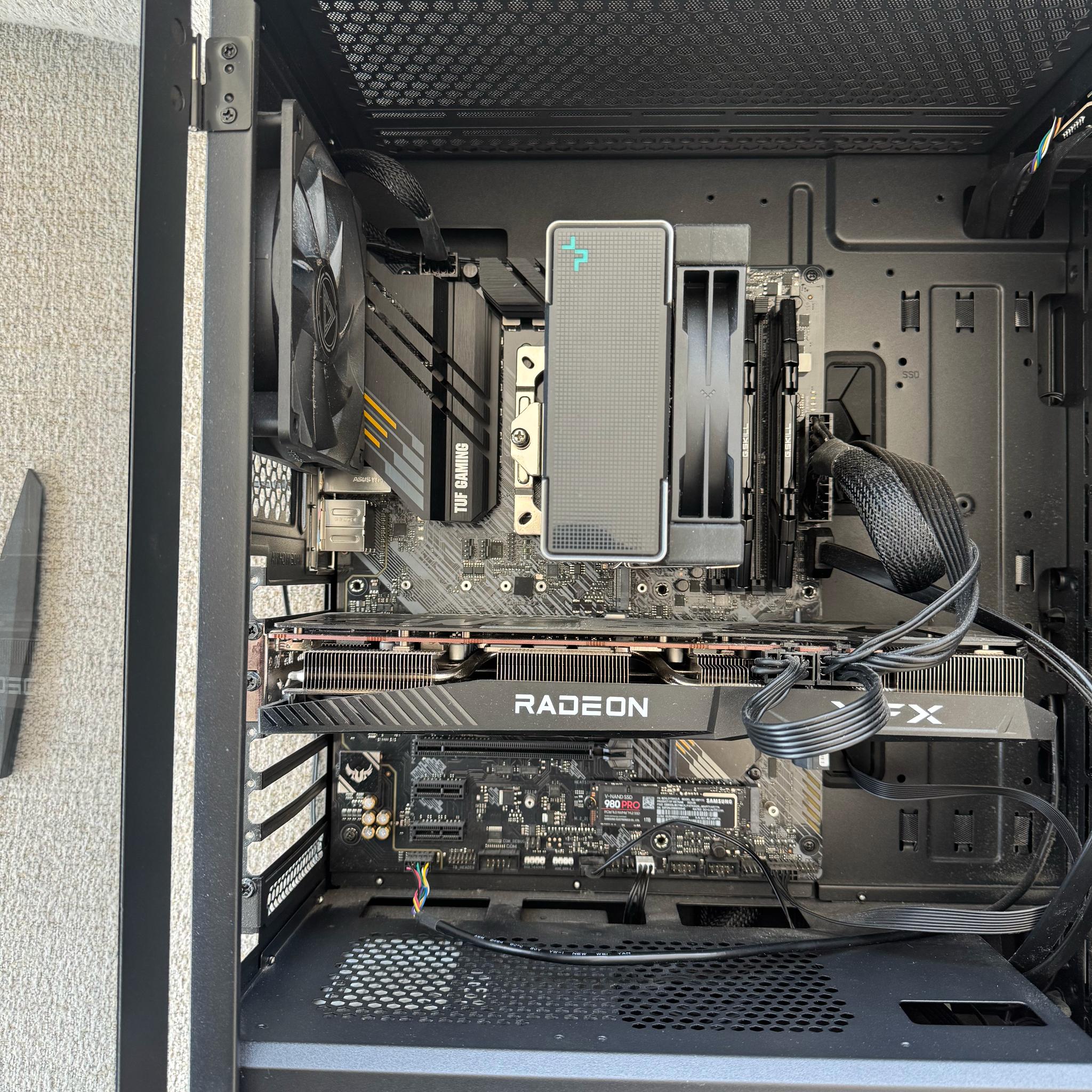 Gaming PC Ryzen 5 5600X3D + XFX RX 6700 10GB + 16GB DDR4-3200 + Samsung 980 Pro 1TB + B550