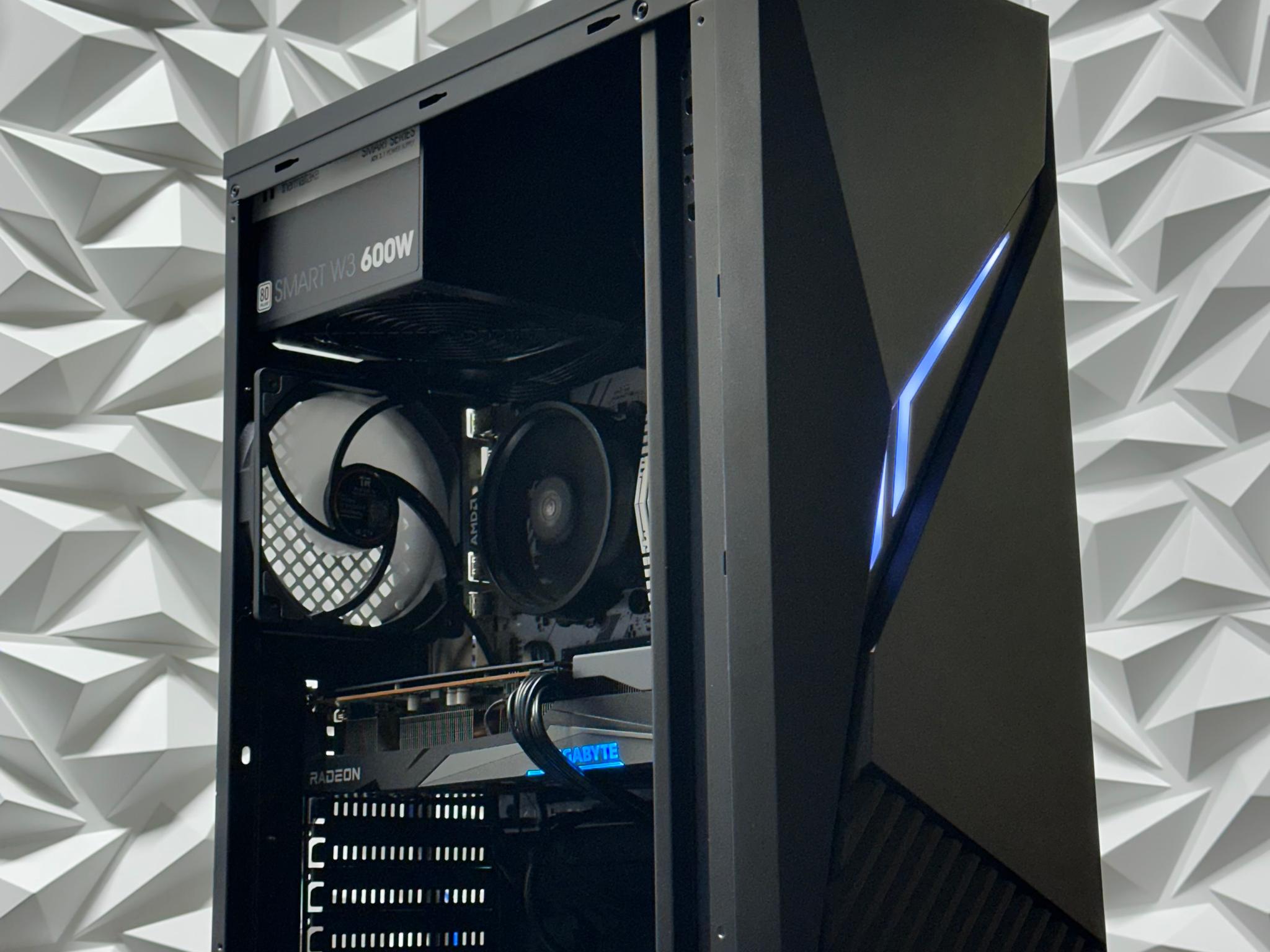 Rx 6600 XT / Ryzen 5 5500 / 16GB 3000MHz / 512GB SSD / Windows 11 Pro