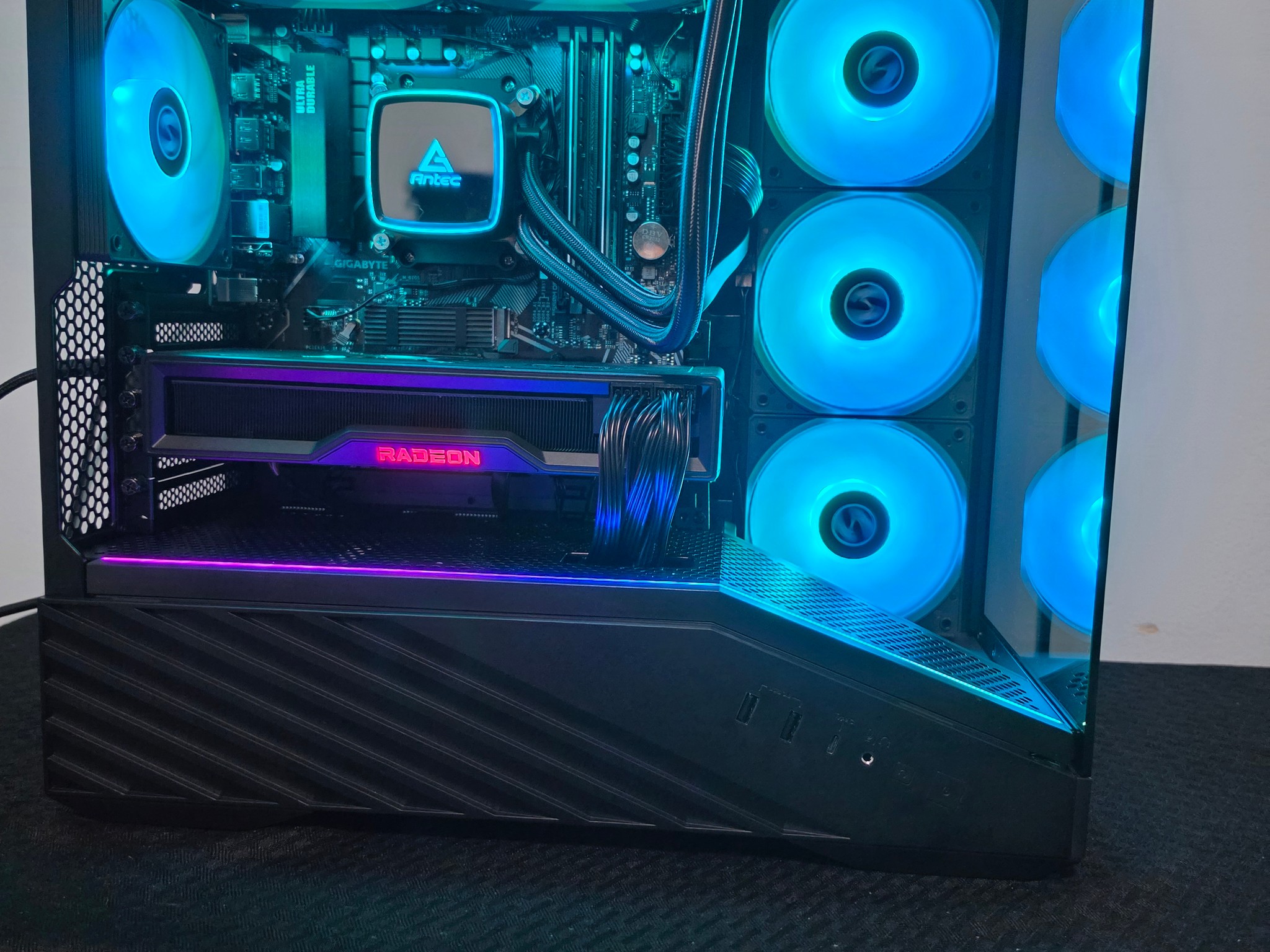 RX 6950XT-Ryzen 5 5600x3d-32GB DDR4 3200-1 TB NVME Gaming PC