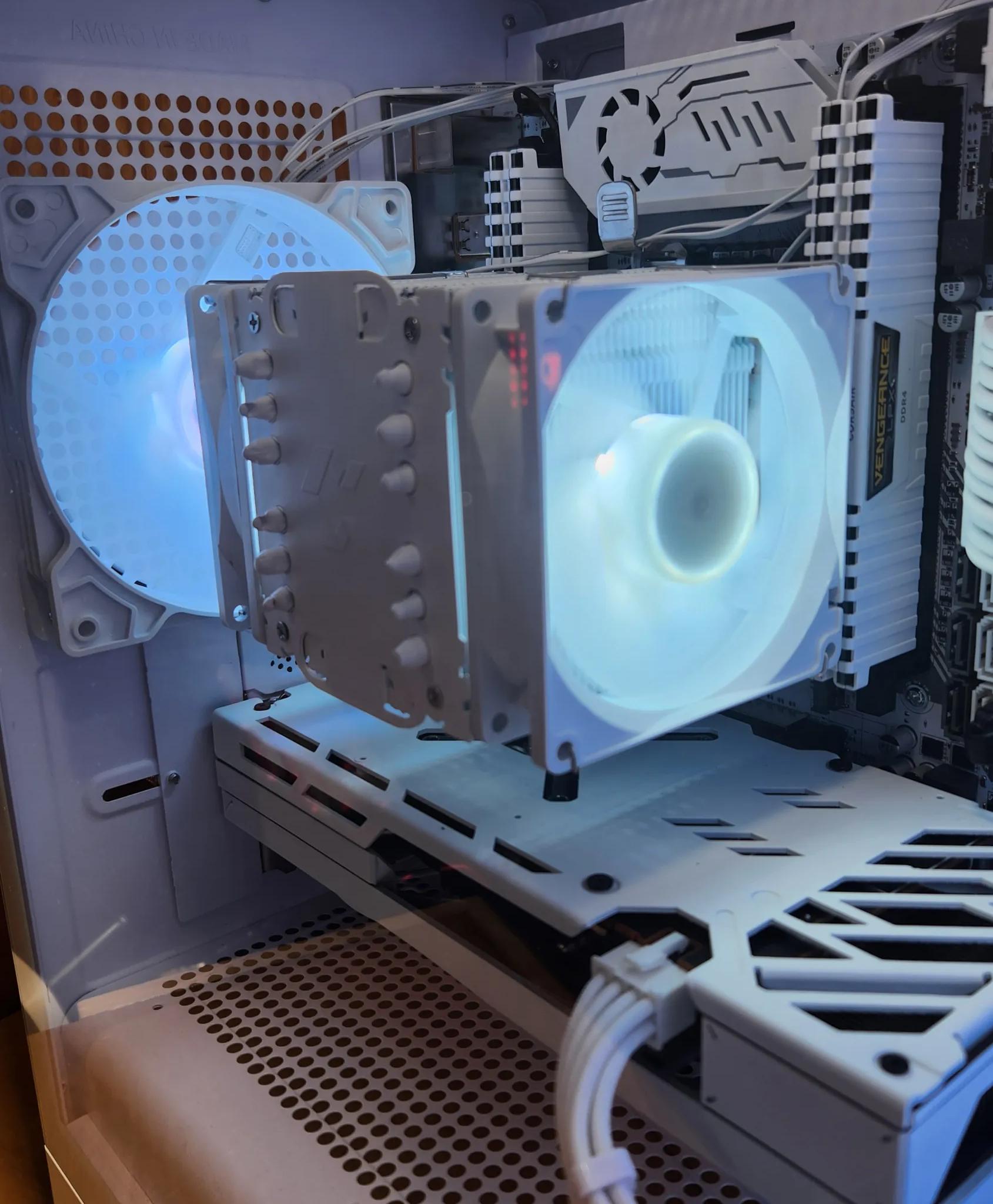WHITE GAMING PC RX 7600, i7-6850k, 32GB RAM, 512GB SSD