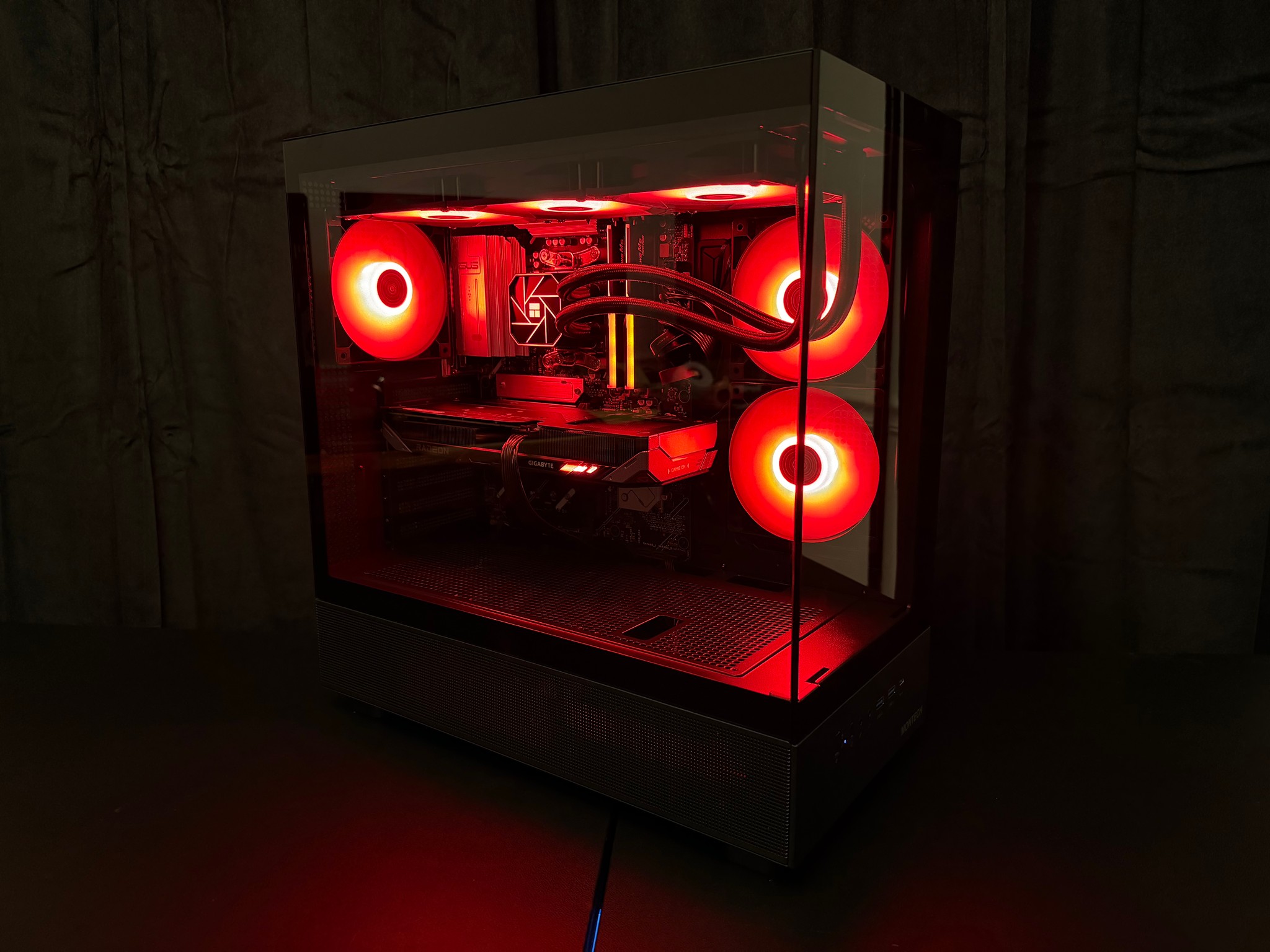 RX 9060 XT 16GB OC • RYZEN 7 9800X3D • B850 PLUS WIFI • 32GB DDR5 • 2TB SSD • 360MM AIO • NEW PC