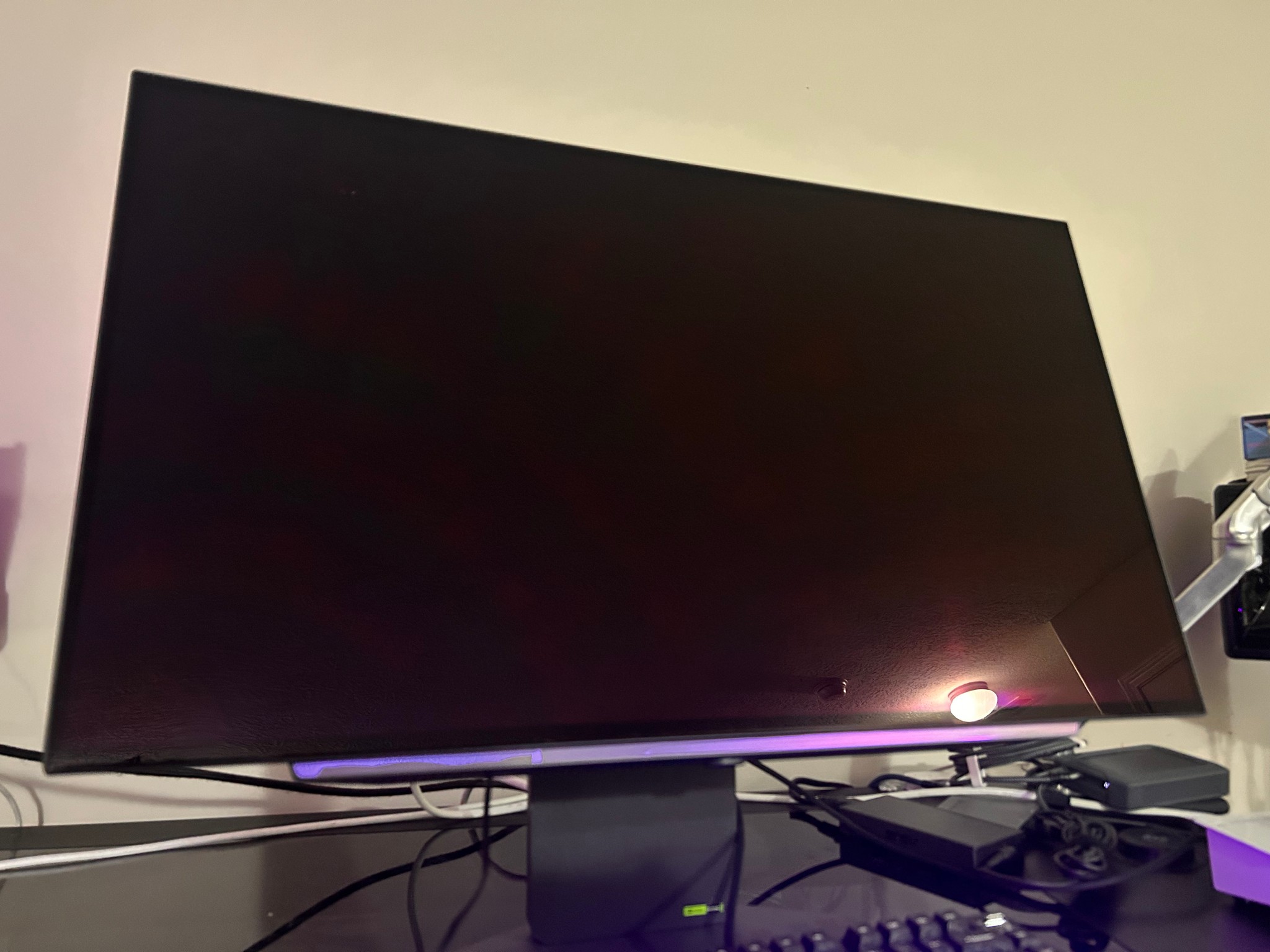 LG UltraGear 27" OLED (240hz) 2K (2560x1440) Gaming Monitor (27GX704A-B) (Only 9hrs Used!)
