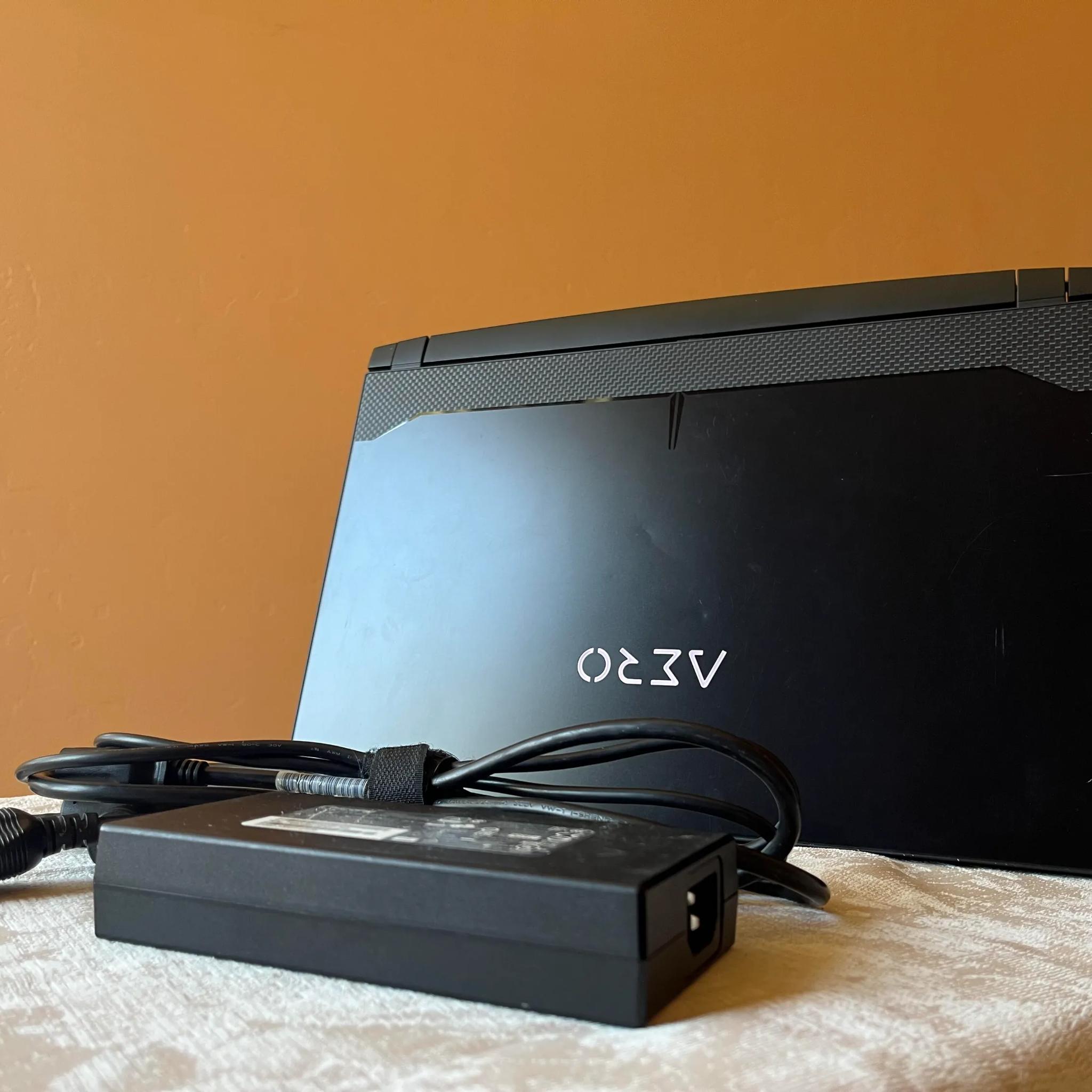 Gigabyte Aero 15, i7 11800h, RTX 3080, 32 GB Ram, 4k OLED