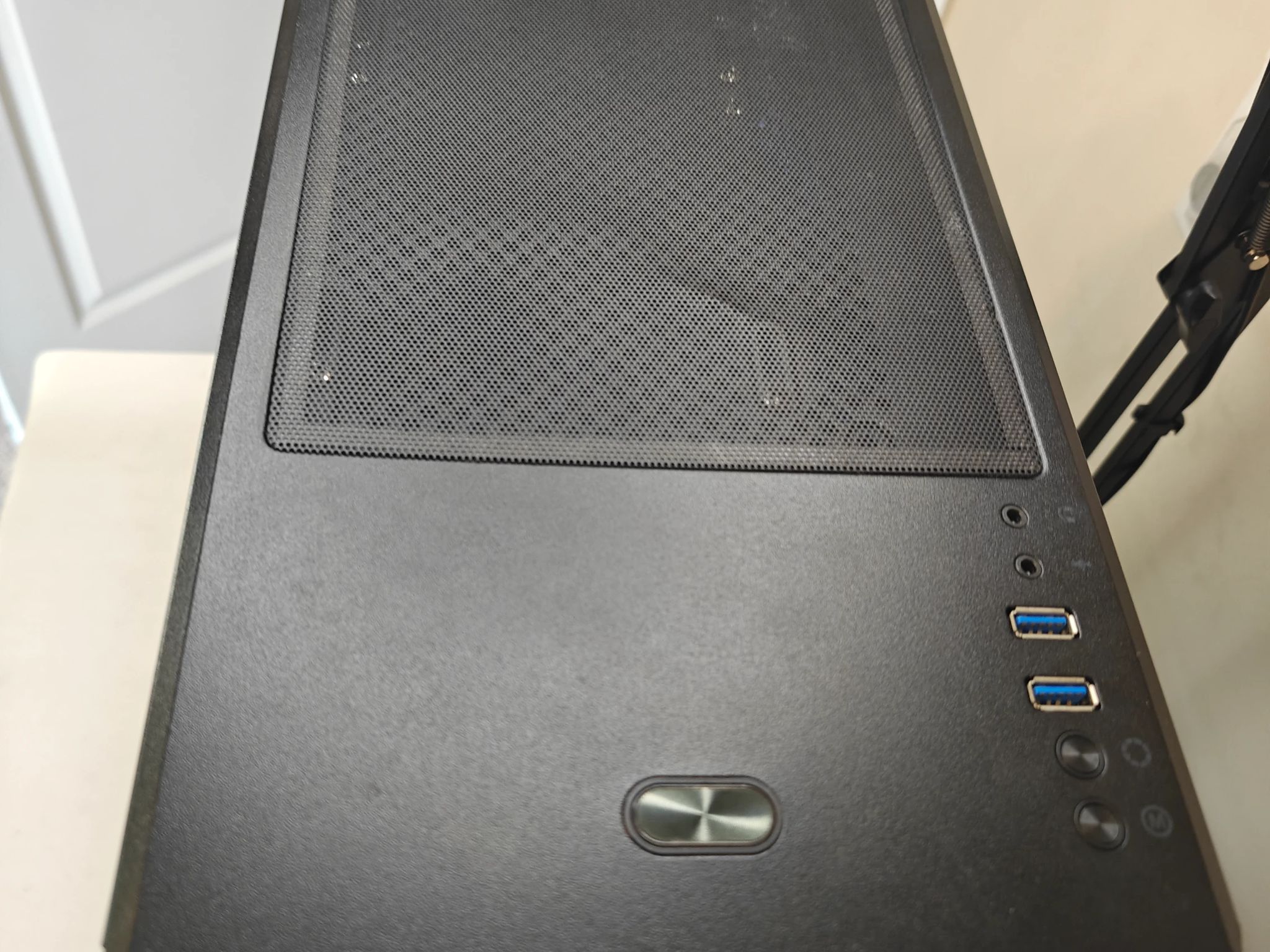 Lightning Recharged ⚡🕶️🏷️ | Ryzen 7 5700X3D | Radeon RX 6700 XT | 32GB DDR4 RAM | 1TB NVMe SSD