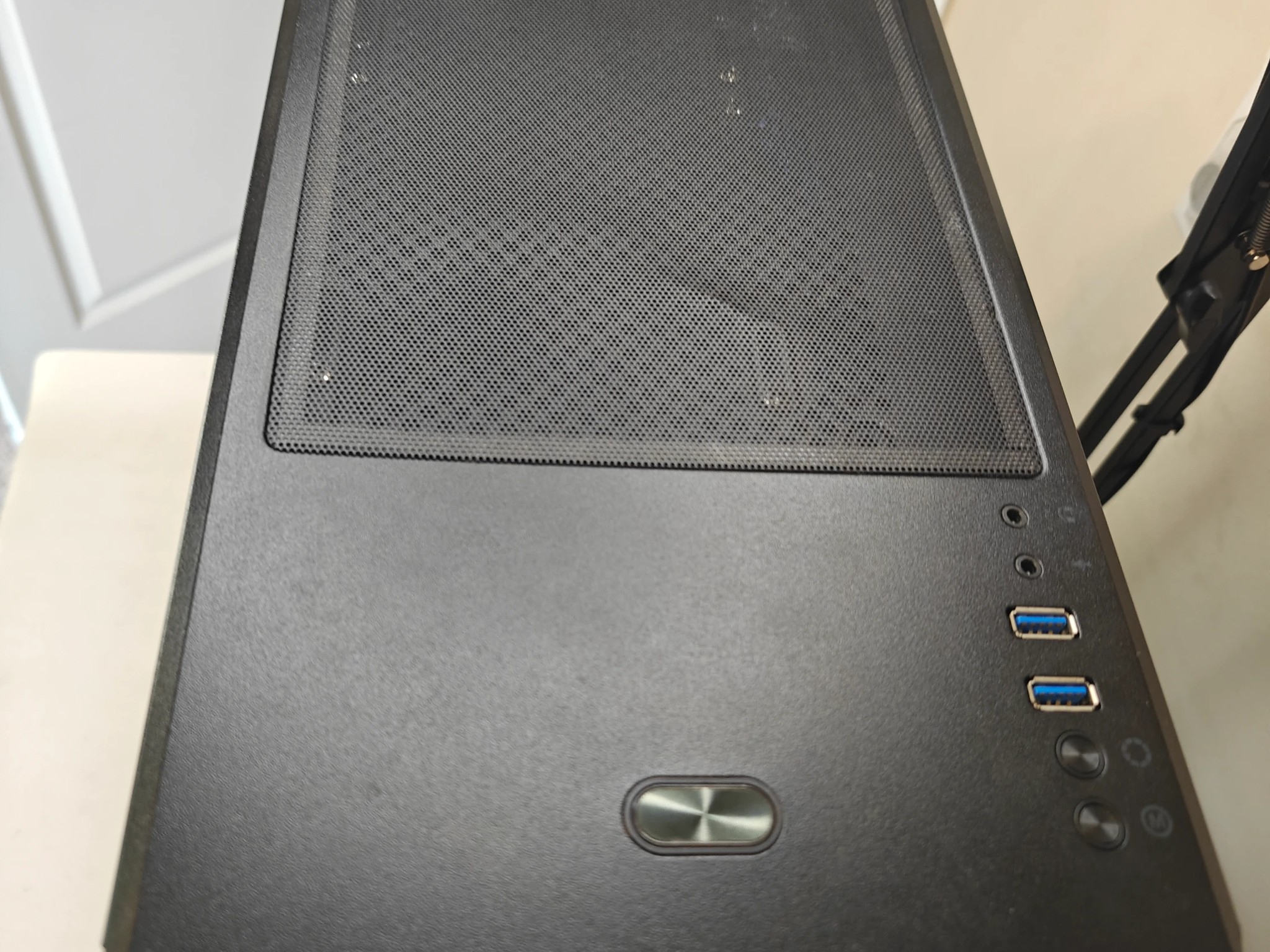 Lightning Recharged ⚡🕶️🏷️ | Ryzen 7 5700X3D | Radeon RX 6700 XT | 32GB DDR4 RAM | 1TB NVMe SSD