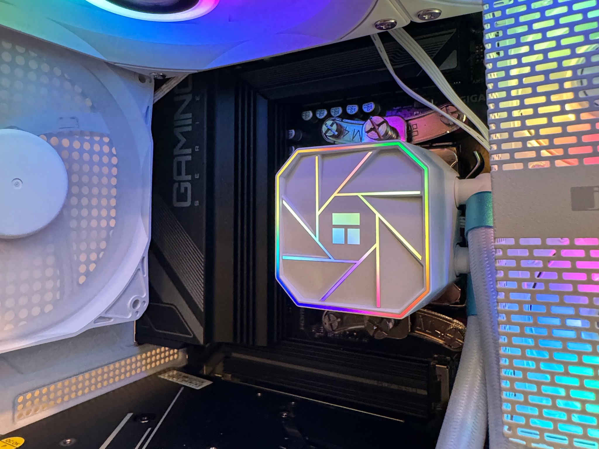 "White Hell" 7700, RX 7900XT, all amd pc with 32gb ram, WI-FI, and free Blue and White Keyboard