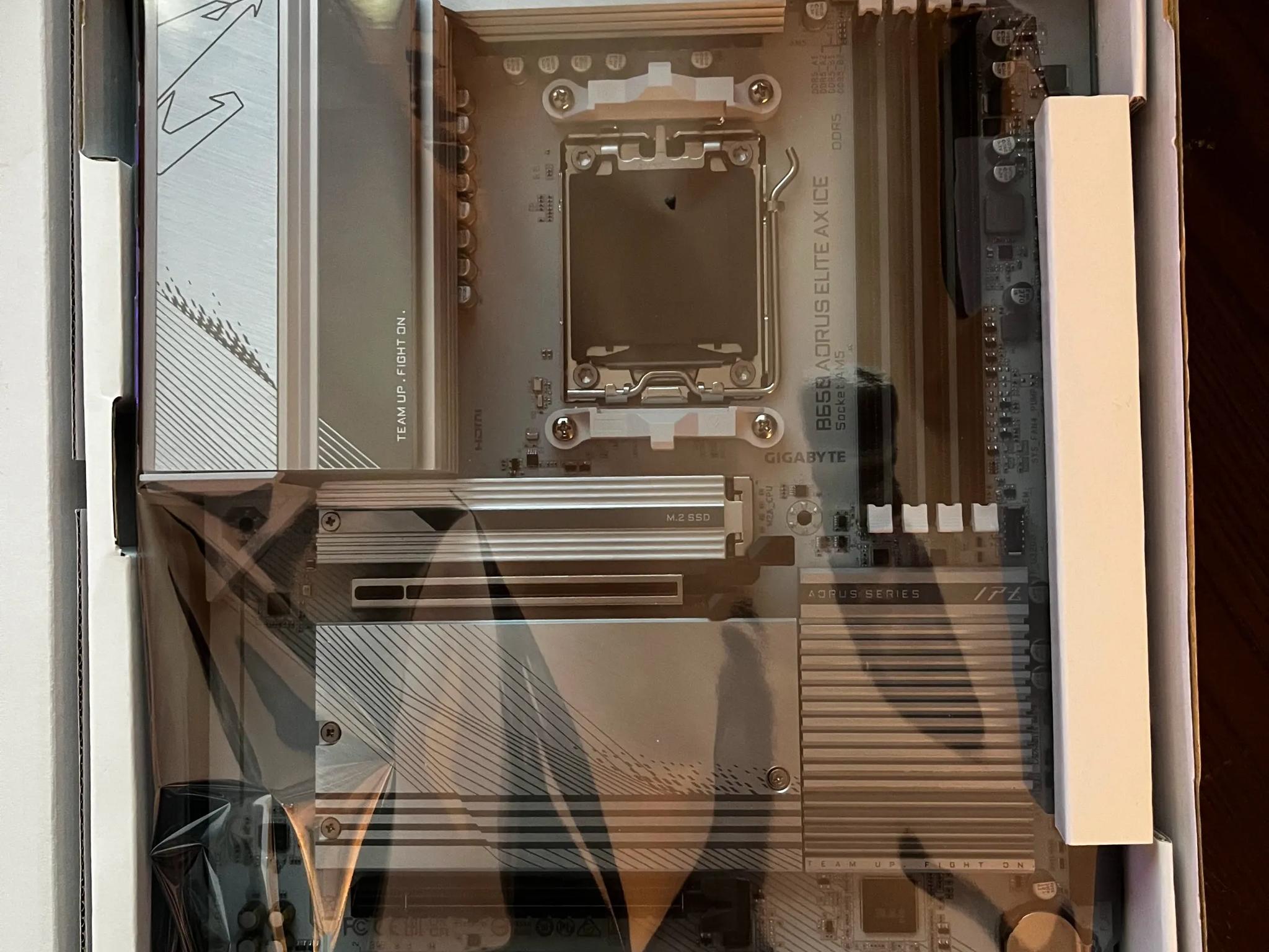 Gigabyte B650 Aorus Elite AX Ice