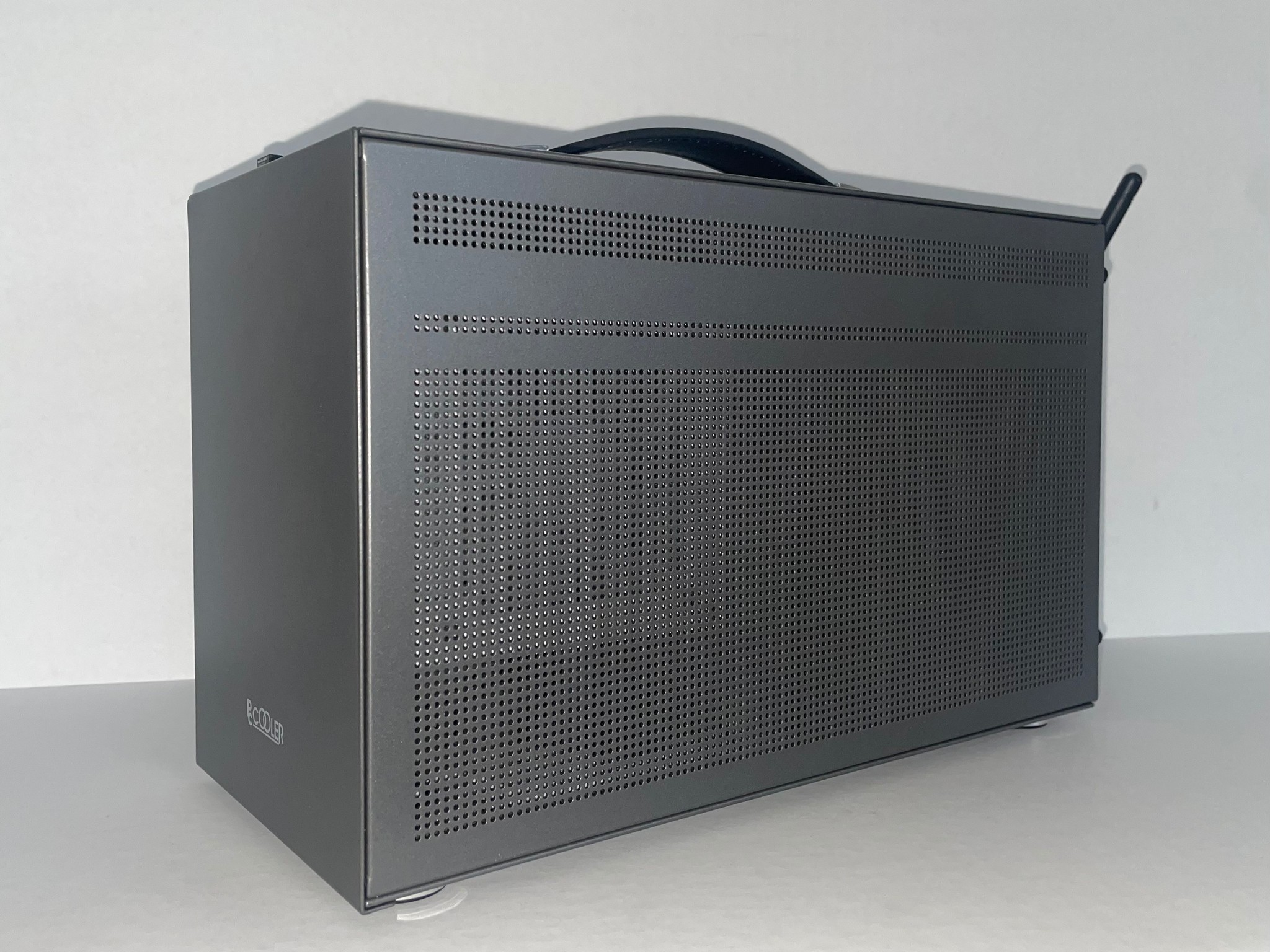 i5-12400 + RX 5700 XT || LGA 1700 ITX SMALL FORM FACTOR Portable w/ Leather Handle