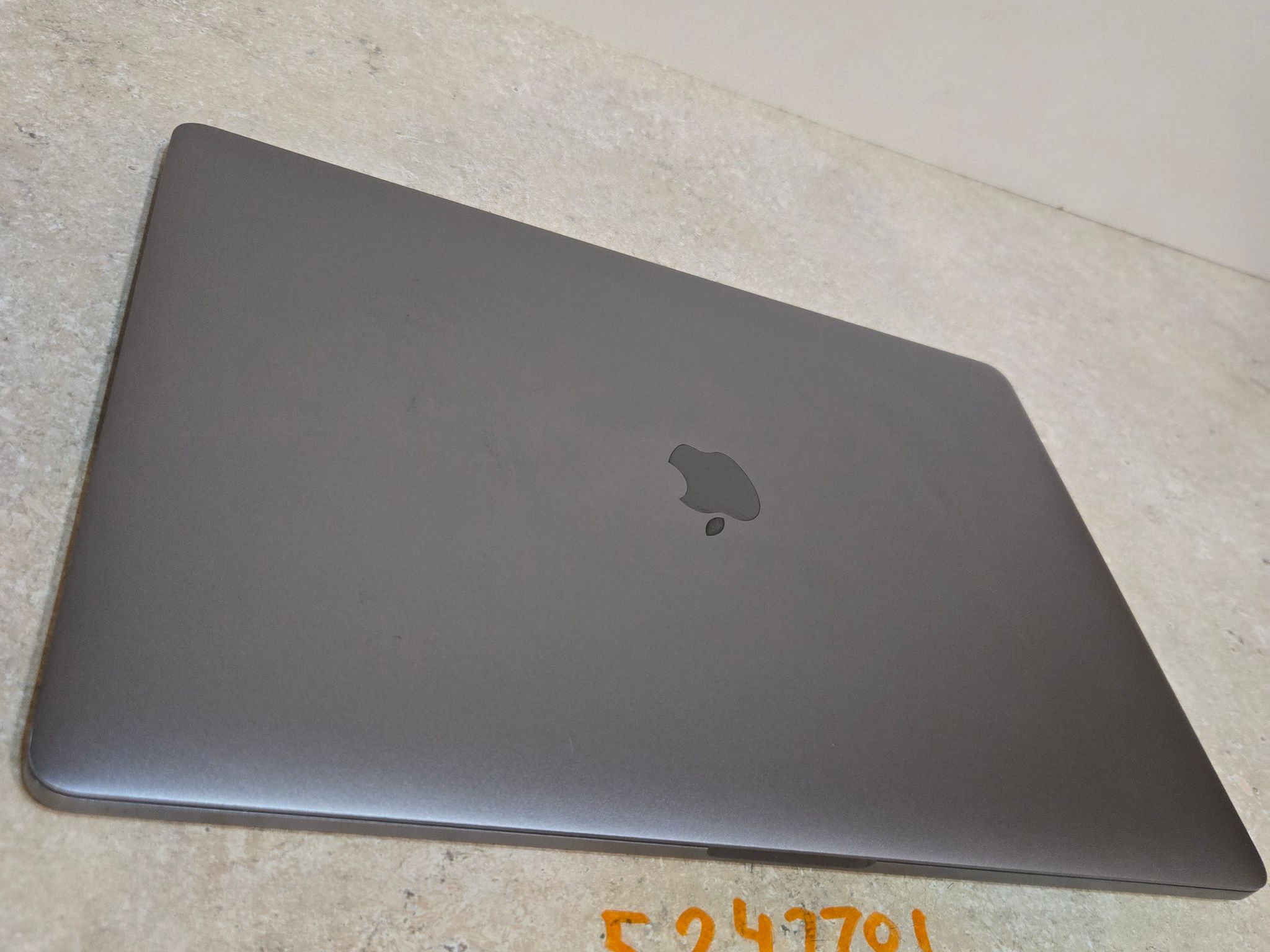 Apple Macbook Pro 15 inch Laptop - 2018 - 512GB - intel i7 - Model A1990