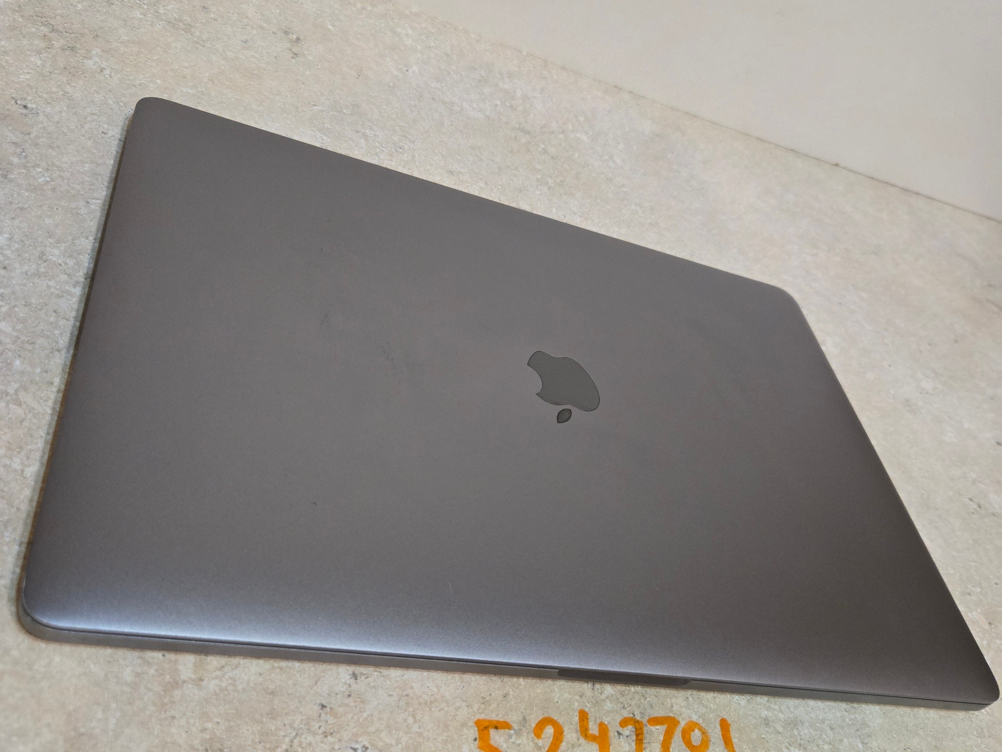 Apple Macbook Pro 15 inch Laptop - 2018 - 512GB - intel i7 - Model A1990